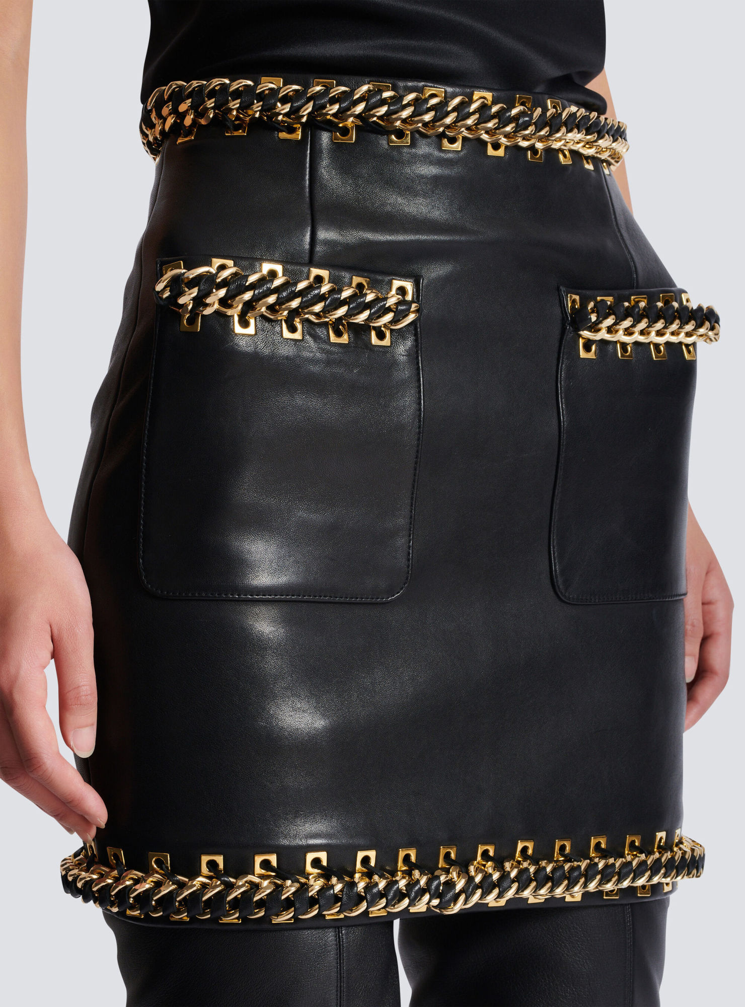 Balmain Short Lambskin Skirt With Chains In Black