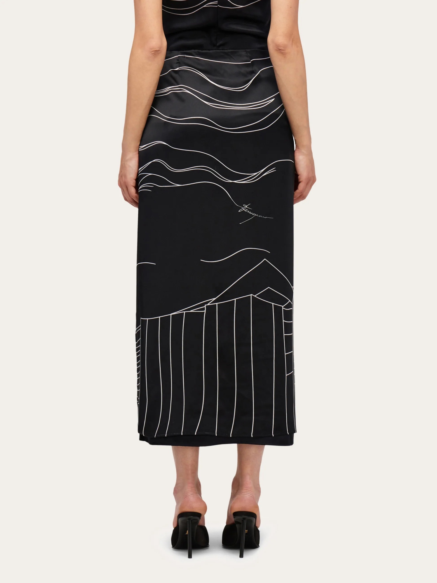 Ferragamo Printed Longline Skirt In Black