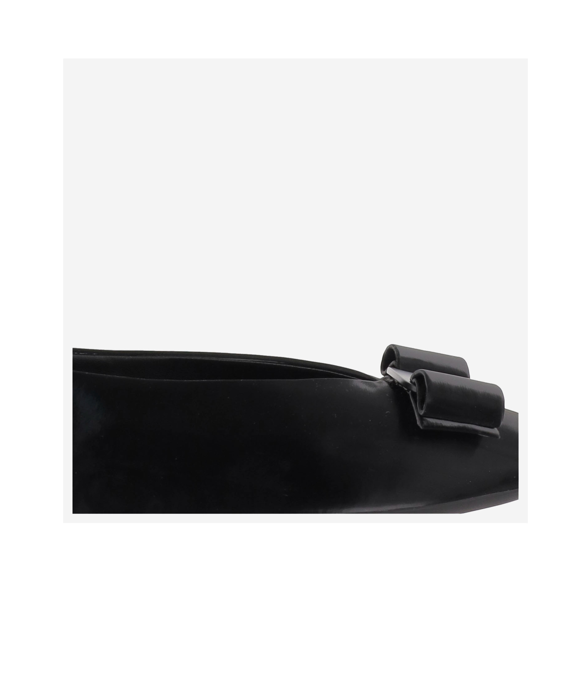 Ferragamo Leather Round Toe Ballerina Shoes With Bow Detail In Black