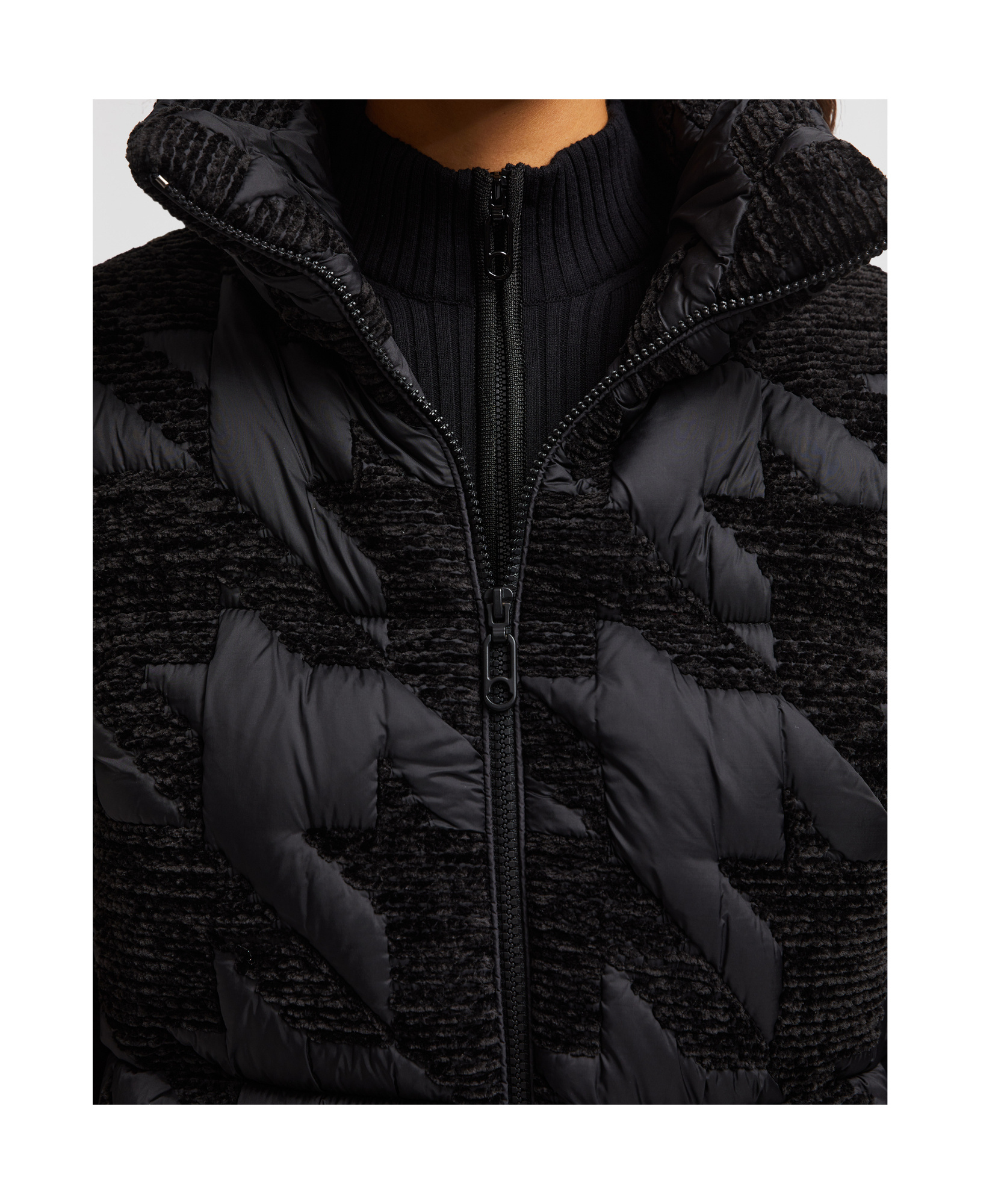 Moncler Evandra Cropped Down Jacket In Black