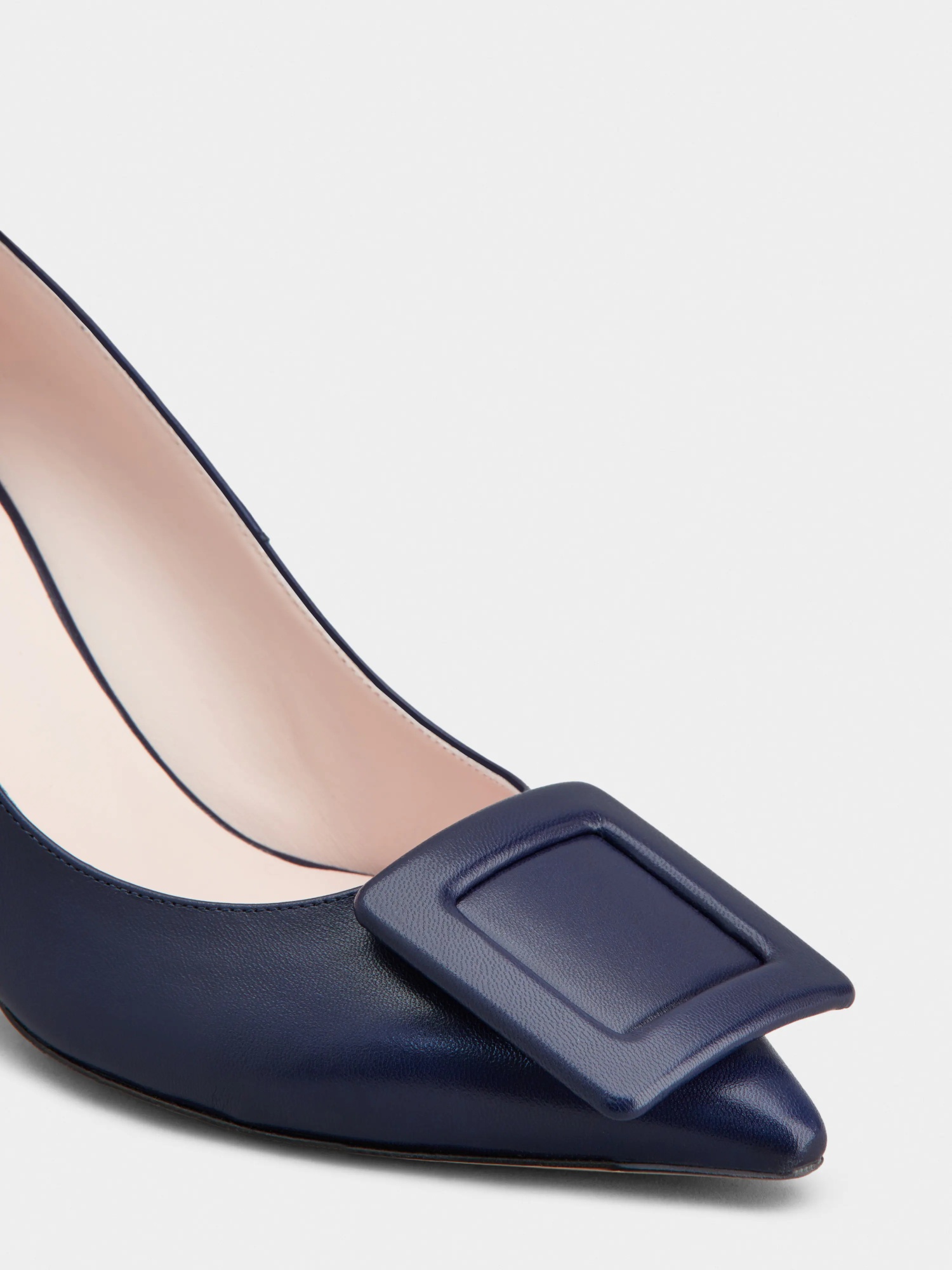 Roger Vivier Viv In The City Leather Buckle Pumps In Black