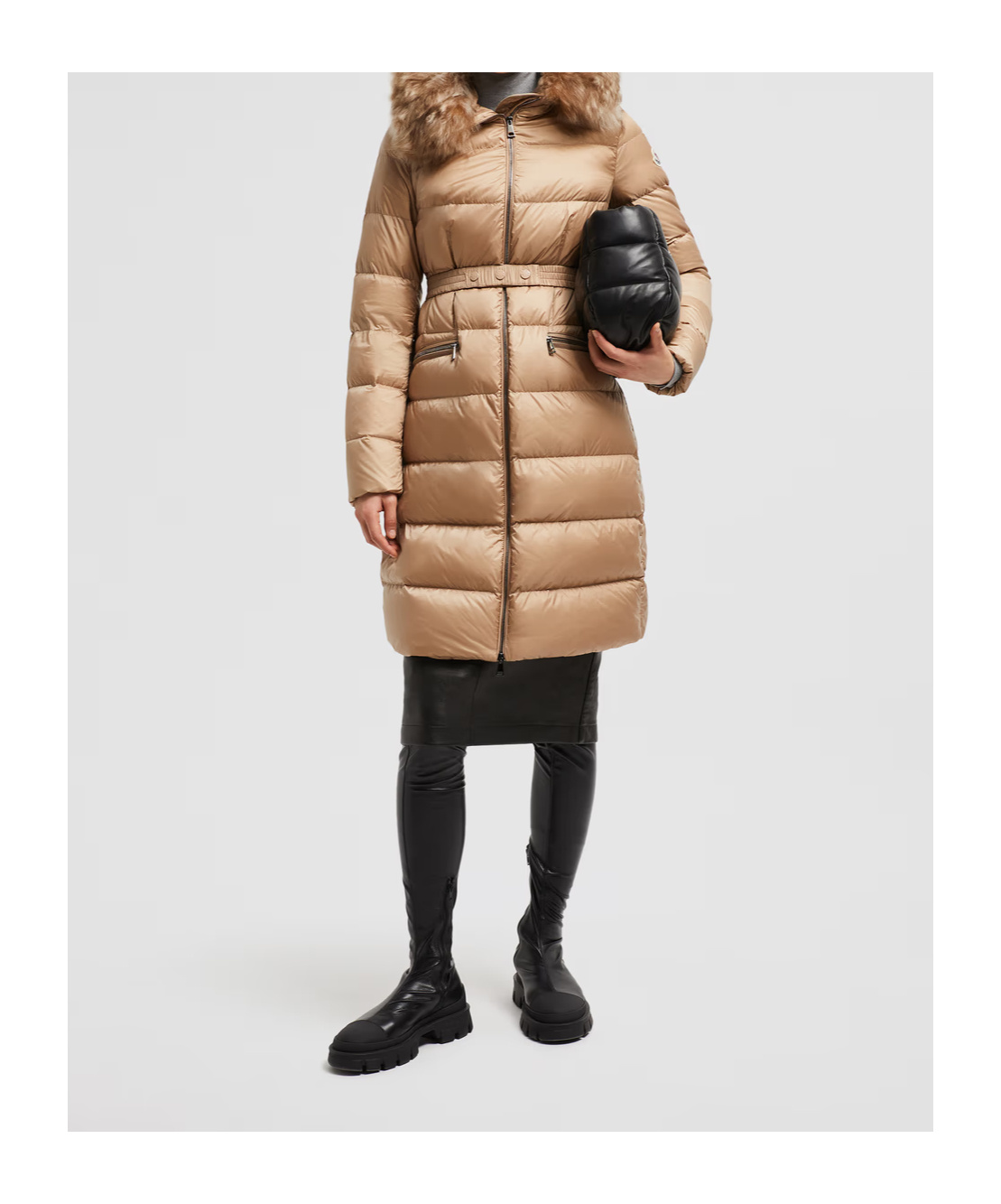 Moncler Doudoune Longue À Capuche Bordée De Shearling Boedic In Brown
