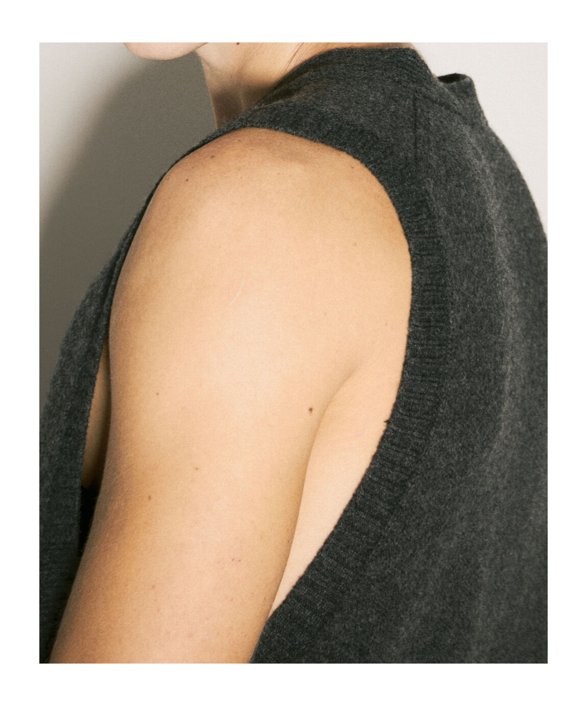 Comme Des Garçons V-neck Sleeveless Vest In Black