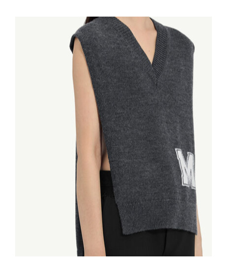 Mm6 Maison Margiela V-neck Knitted Vest In Black