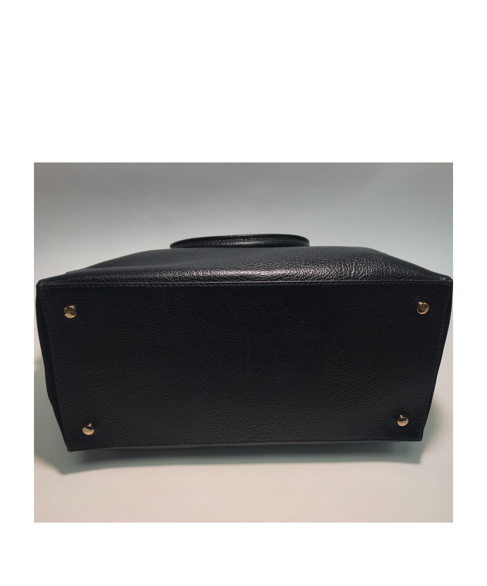 TOD'S ZIPPERED SHOULDER BAG