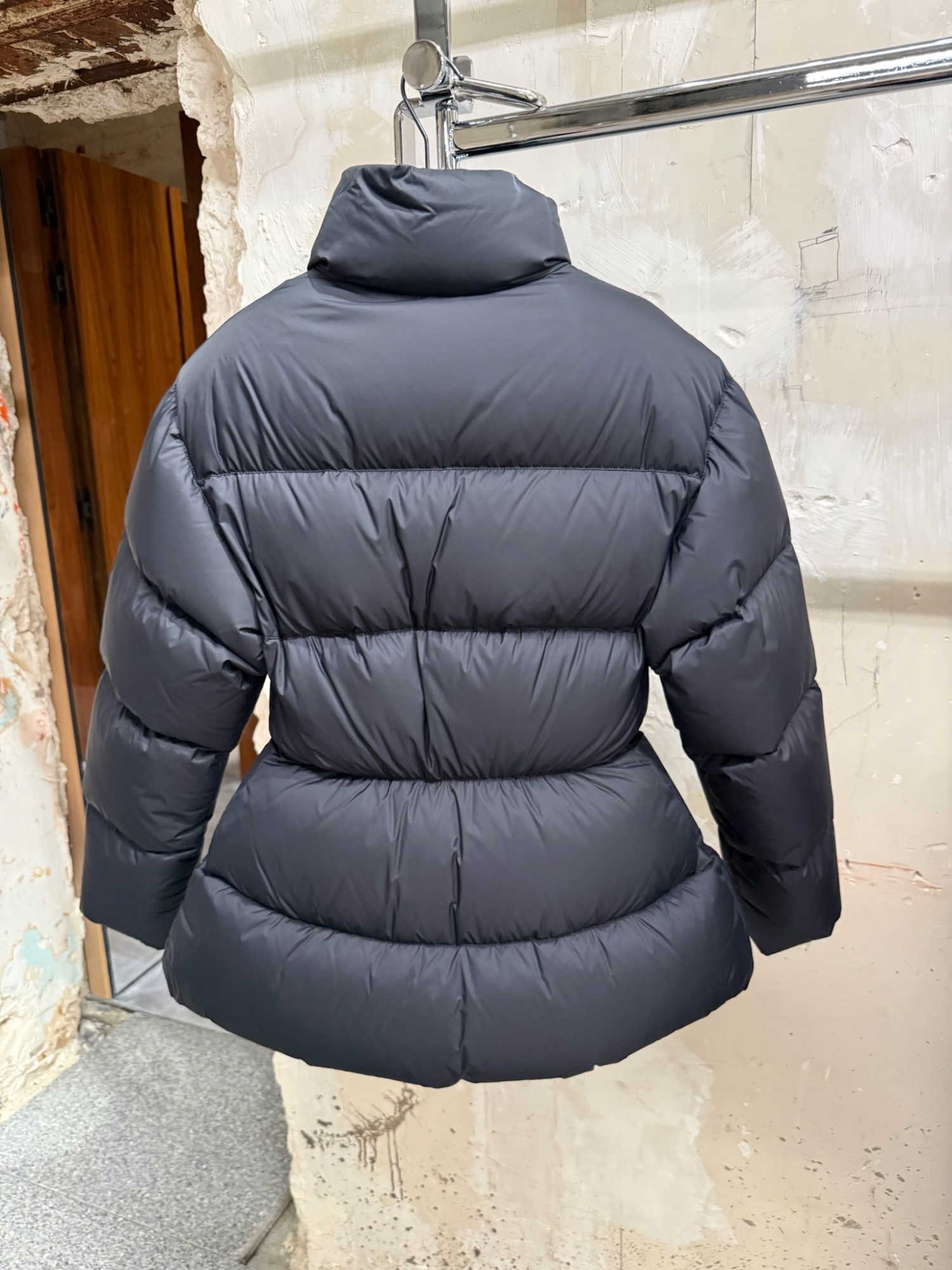 Balenciaga Hourglass Puffer Coat In Black