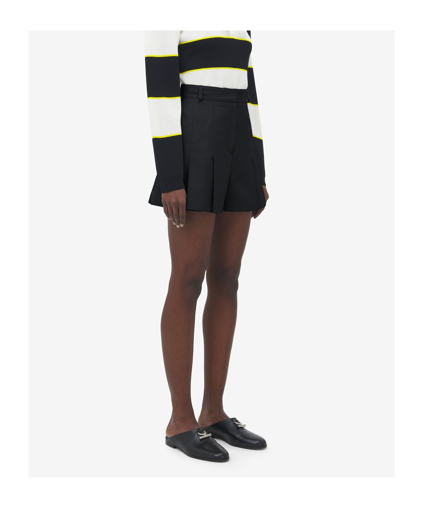 Alexander Mcqueen Pleated Tailored Shorts In Black