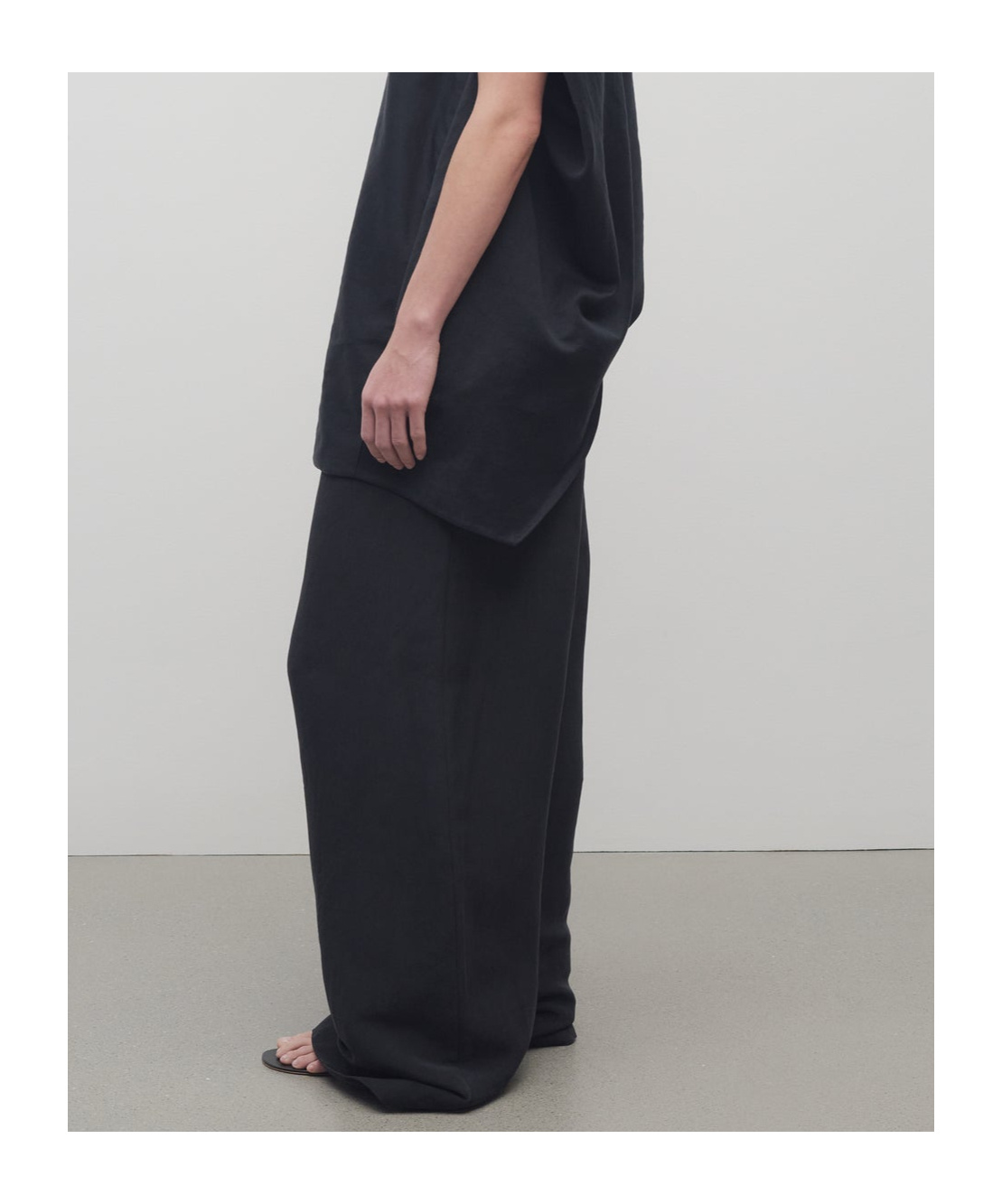 The Row Bellana Pant In Silk In Black