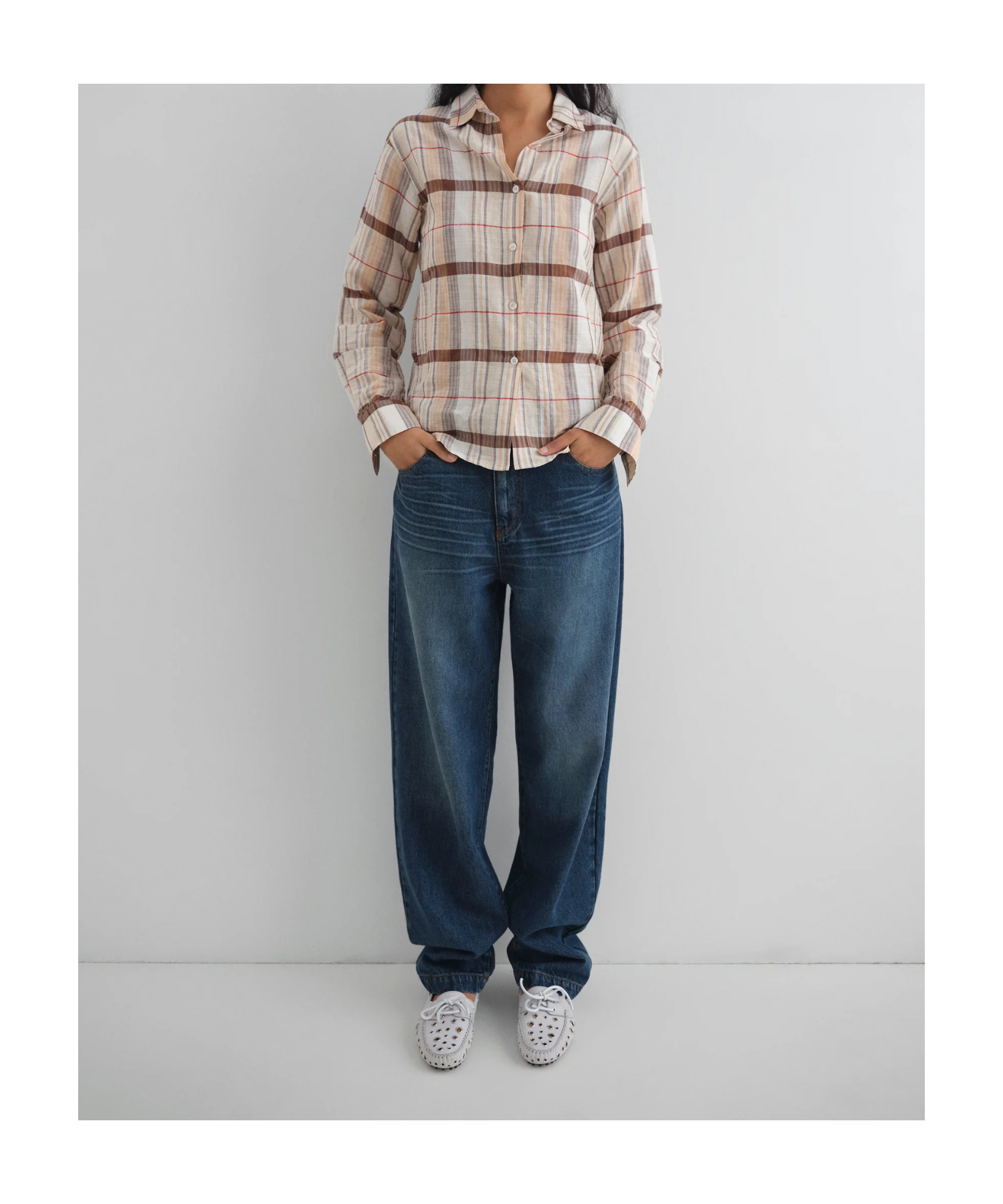 Gimaguas Suede Loafers With Bow And Perforated Design In White