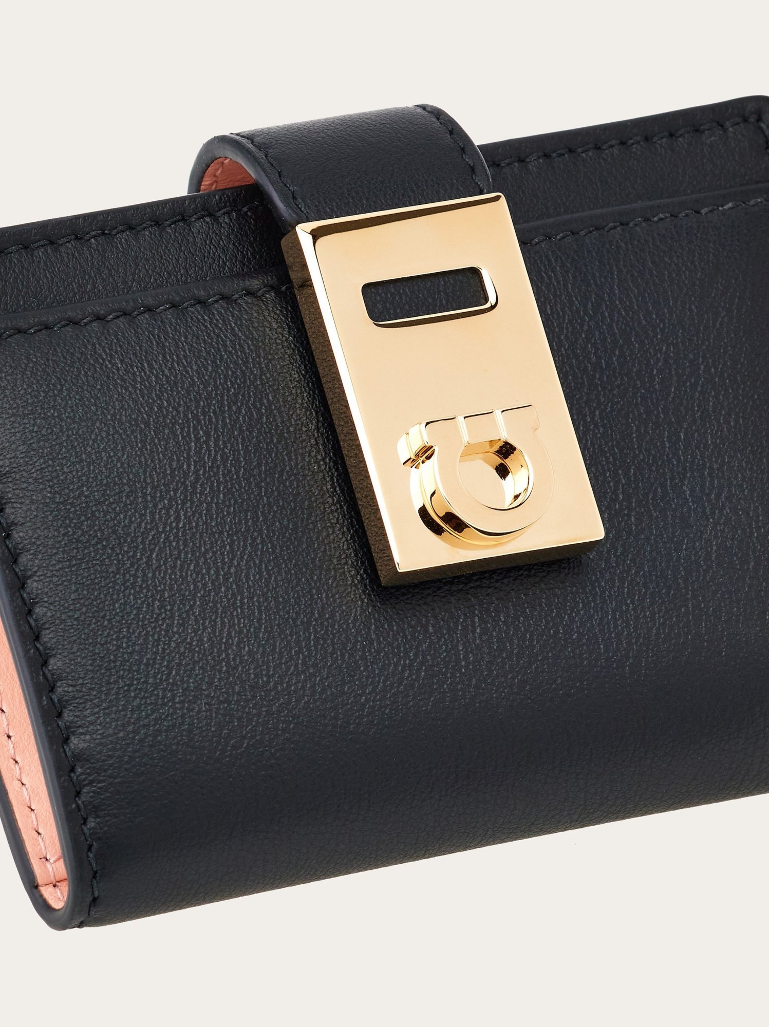 Ferragamo Hug Card Clip In Black