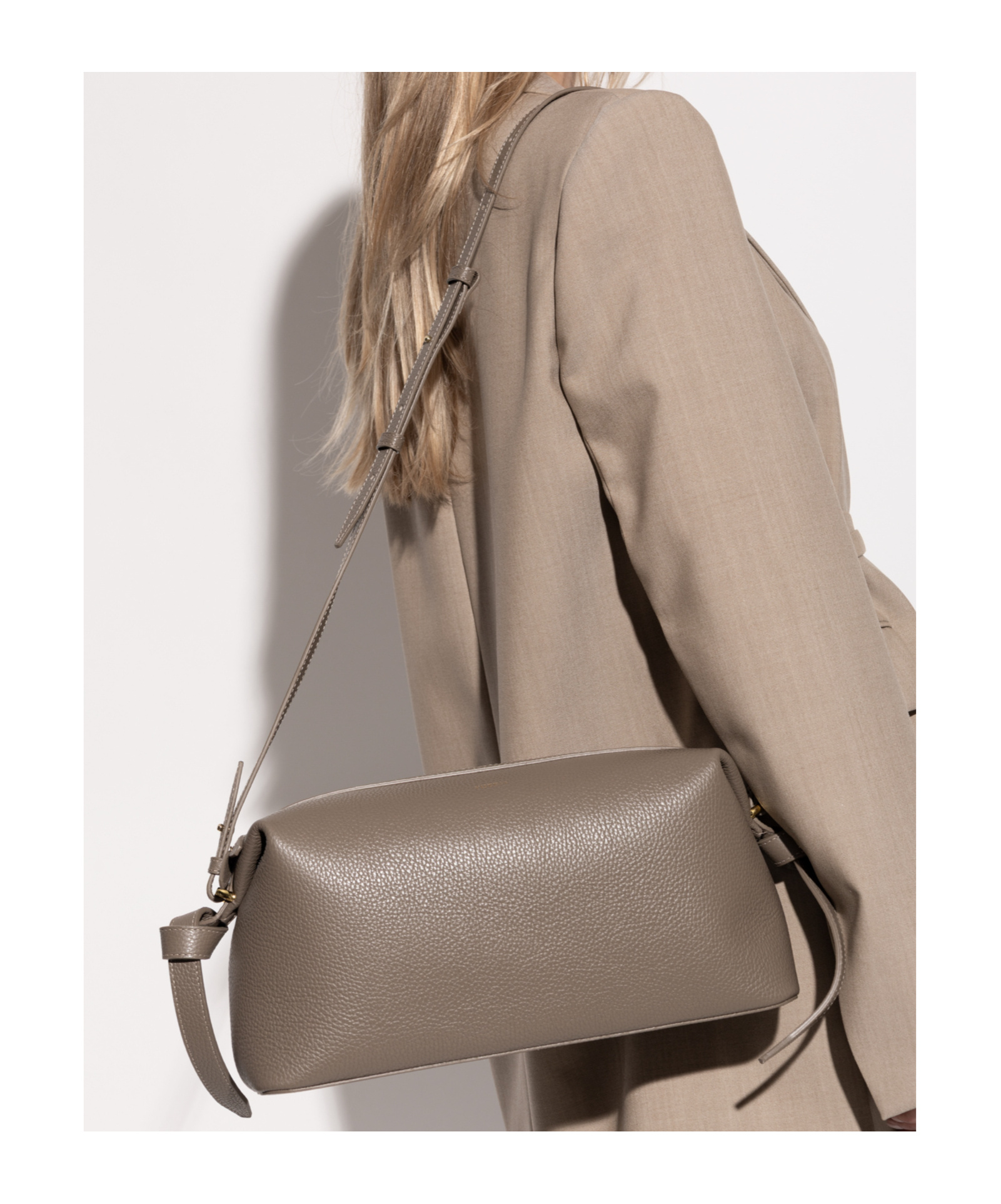 Yuzefi Brioche Pouch Tote Bag In Brown