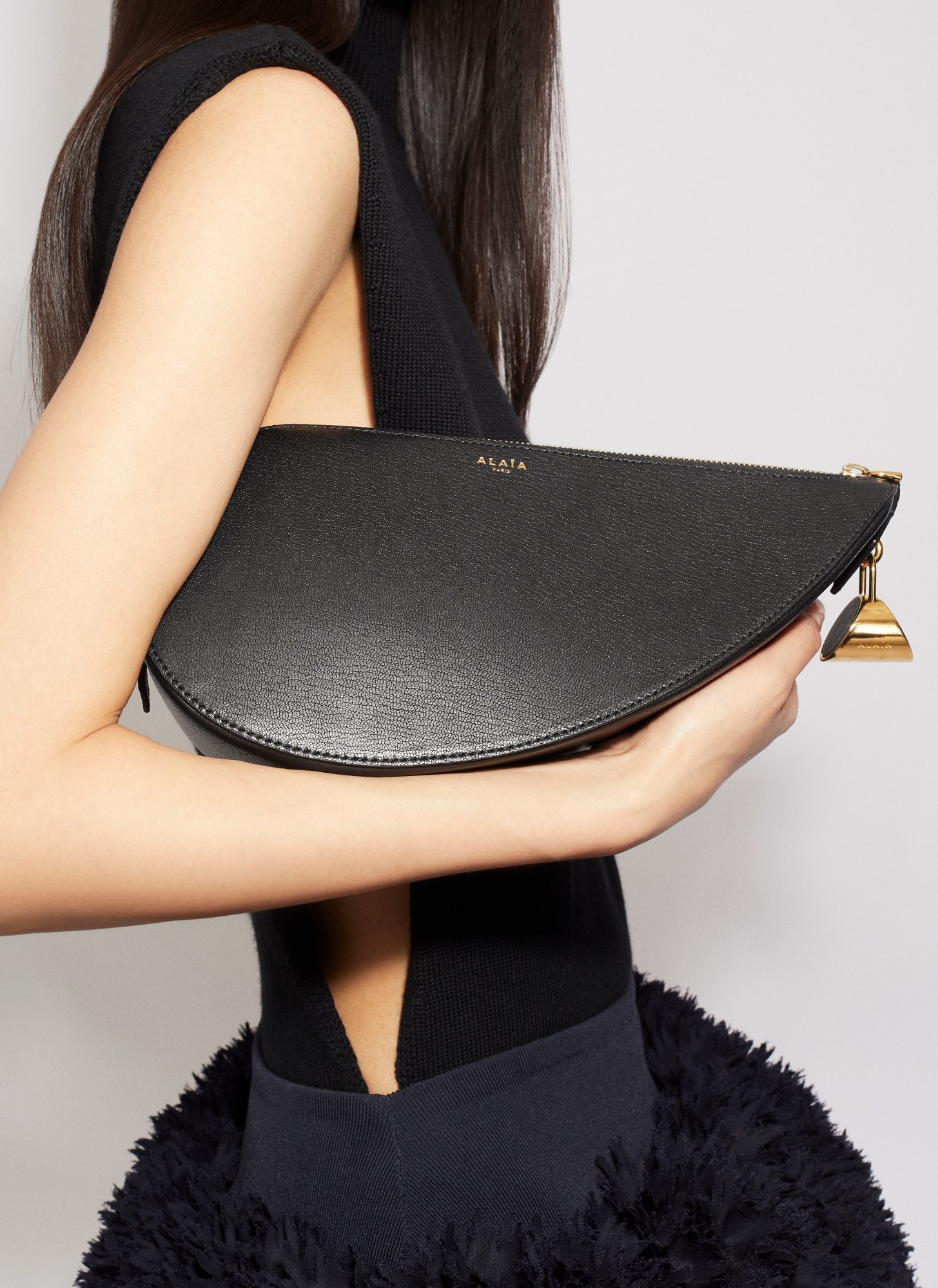 Alaïa Leather Le Demi-coeur Shoulder Bag In Black