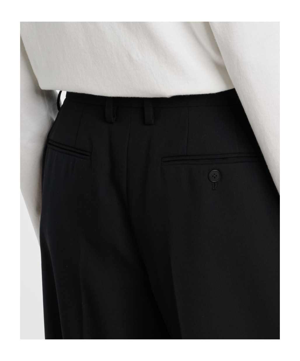 The Row Vesperis Virgin Wool Bermuda Shorts In Black