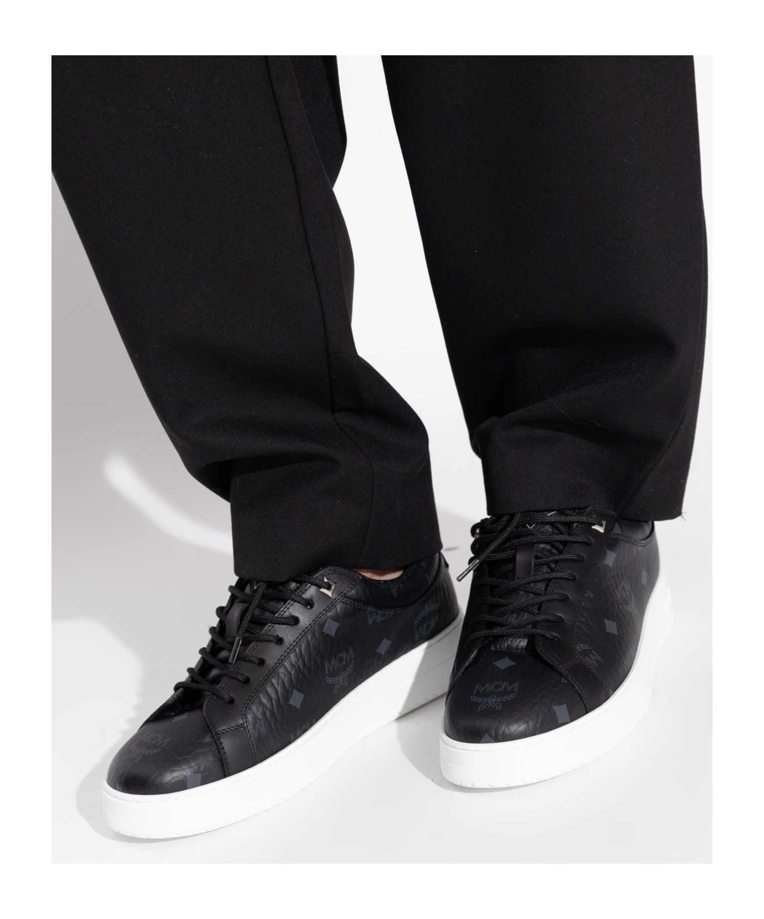 Mcm Round-toe Low-top Casual Shoes In Black