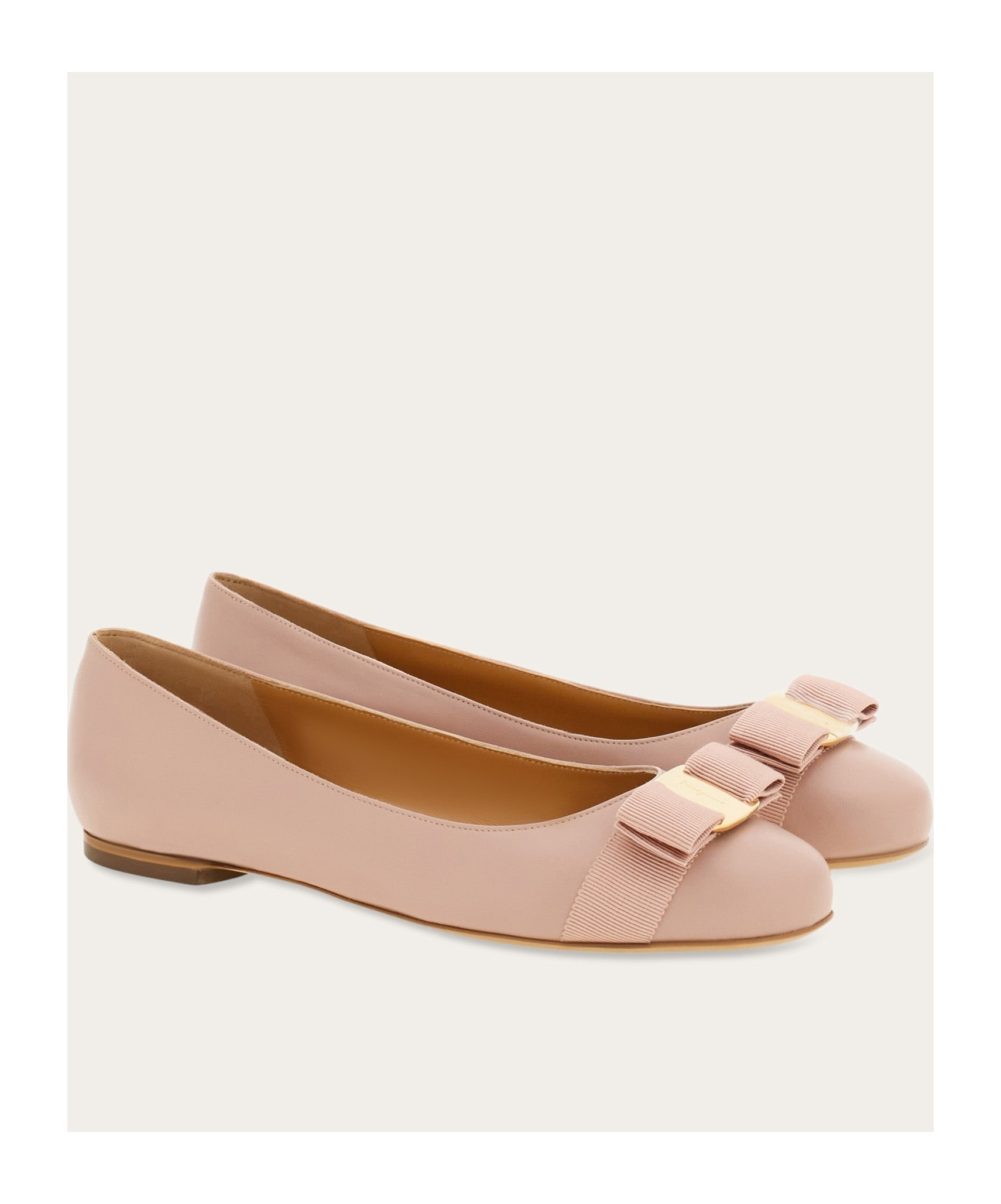 Ferragamo Varina Bow-detailed Patent-leather Ballet Flats In Nude