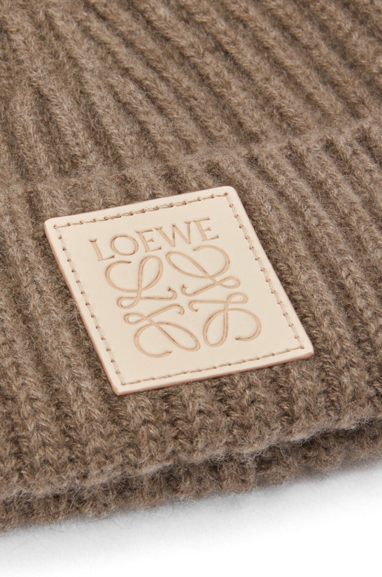 LOEWE BEANIE IN CASHMERE