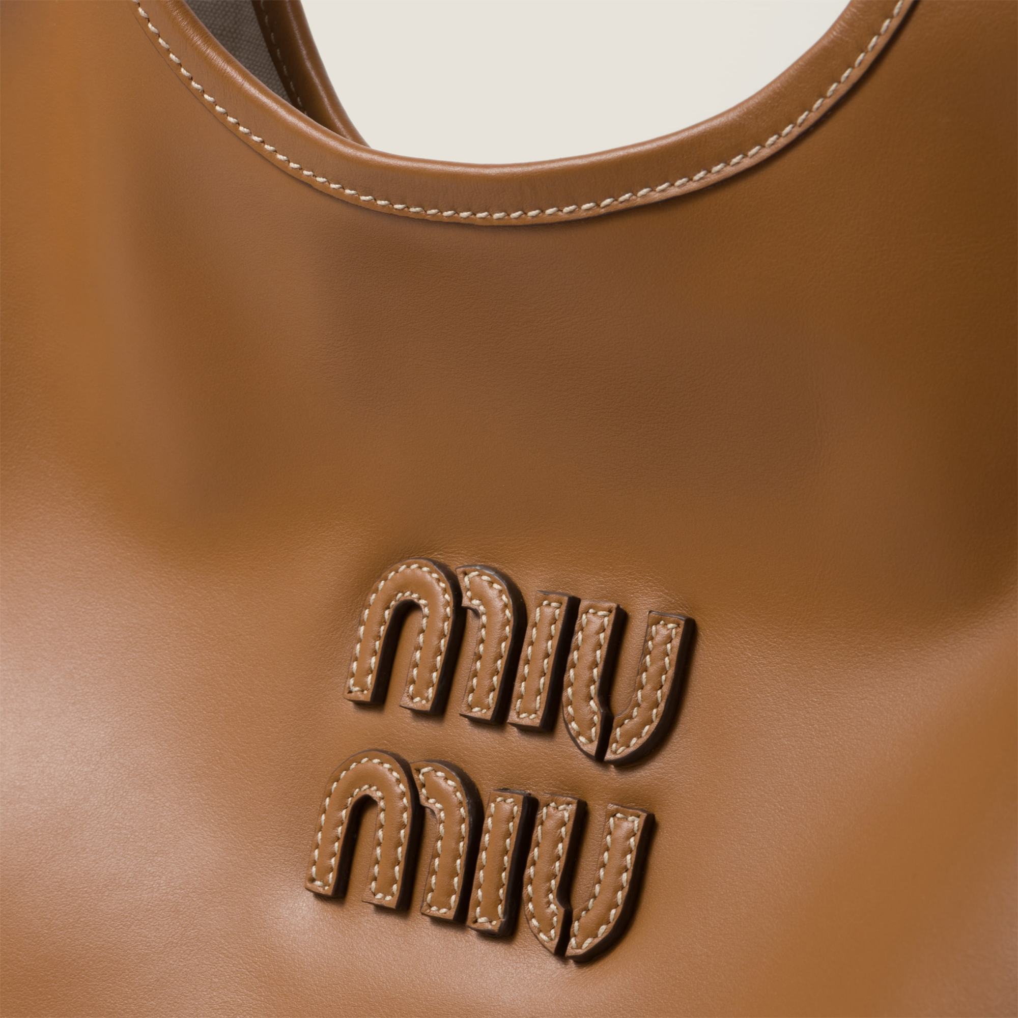 Miu Miu Ivy Shopper Mit Logo-applikation In Brown