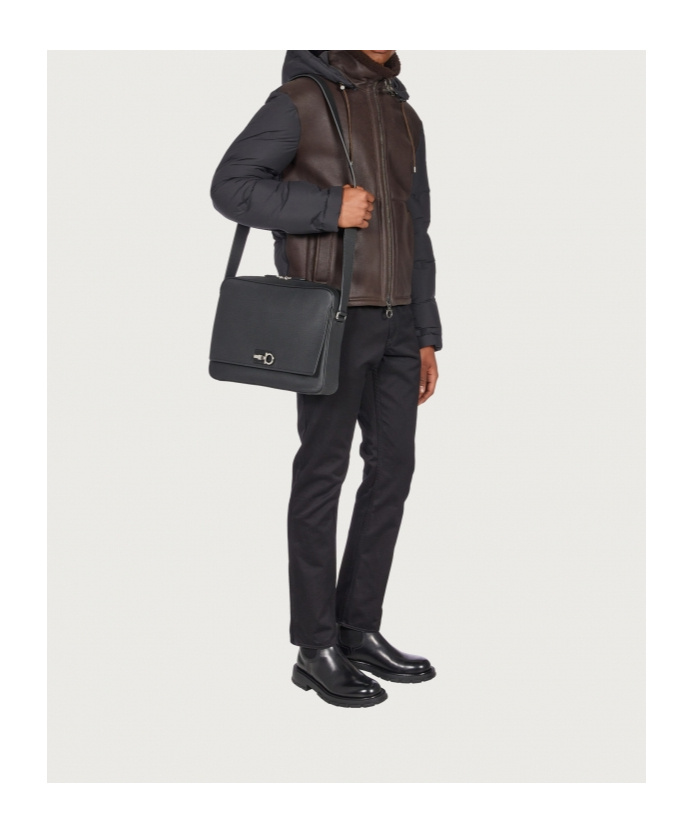 FERRAGAMO ZIPPERED SHOULDER BAG