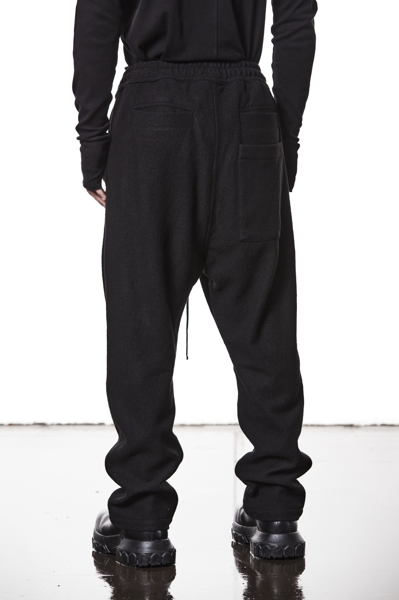 Thom Krom Drawstring Ribbed Cropped Trousers In Black