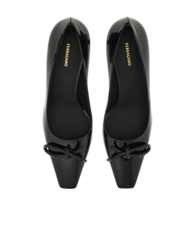 Ferragamo Asymmetrical Bow Cat Heels In Black