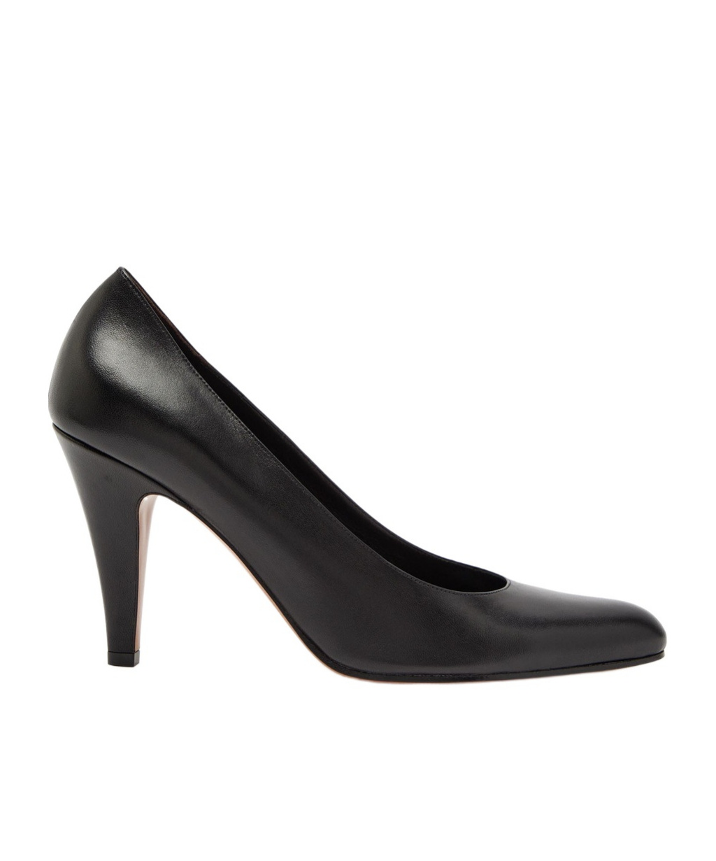 The Row Solid Leather Pumps In Black