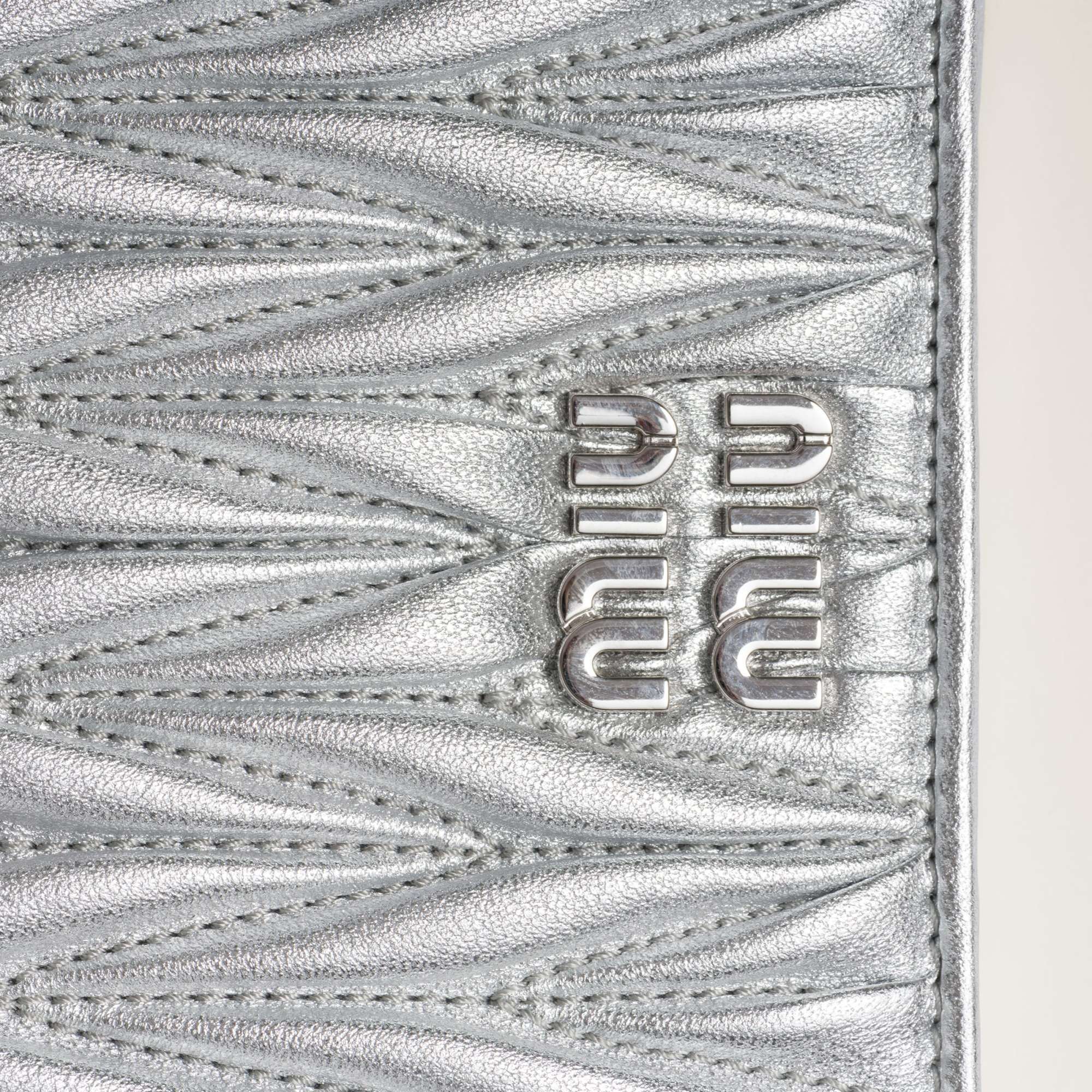 Miu Miu Small Logo Plaque Quilted Leather Wallet In White