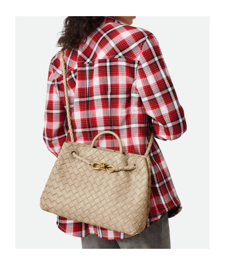 Bottega Veneta Drawstring Shoulder Bag In Nude