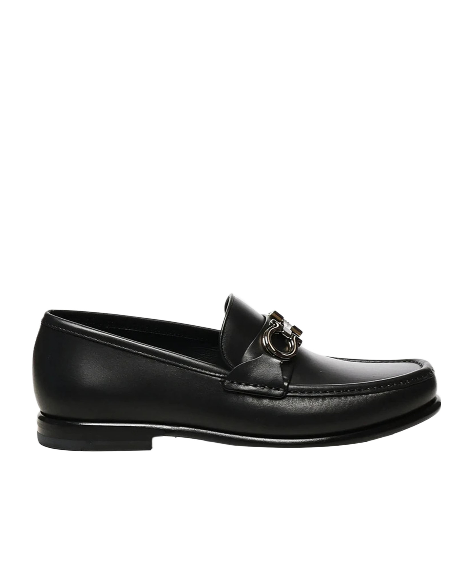 Ferragamo Gancini Buckle Loafers In Black