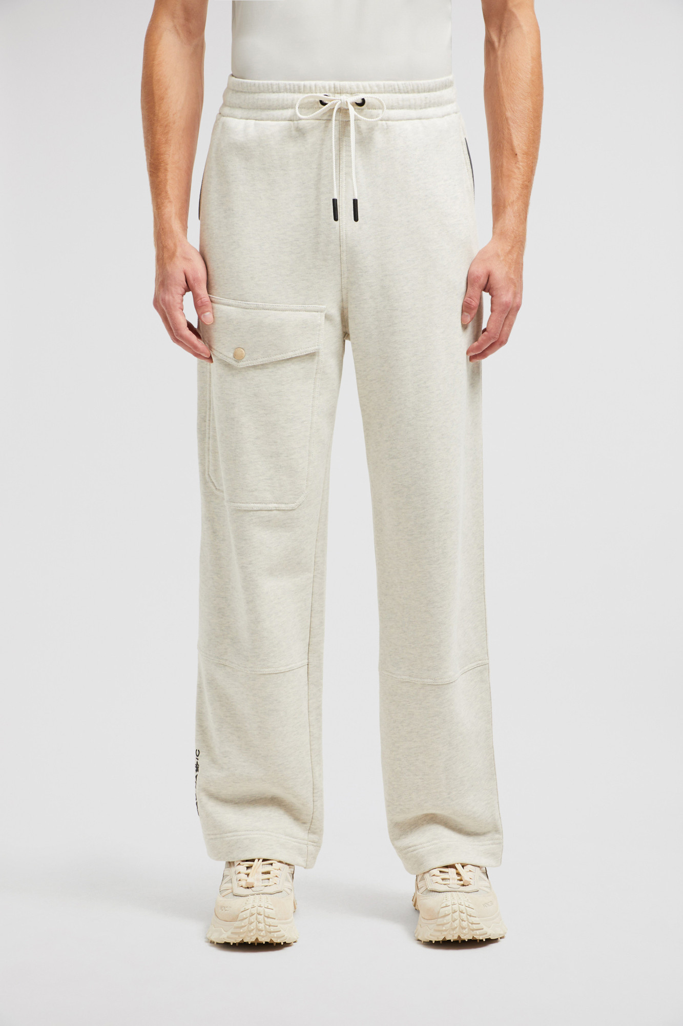 Moncler Mens Ivory Drawstring Two-slip-pockets Wide-leg Relaxed-fit Cotton-blend Trousers In Nude