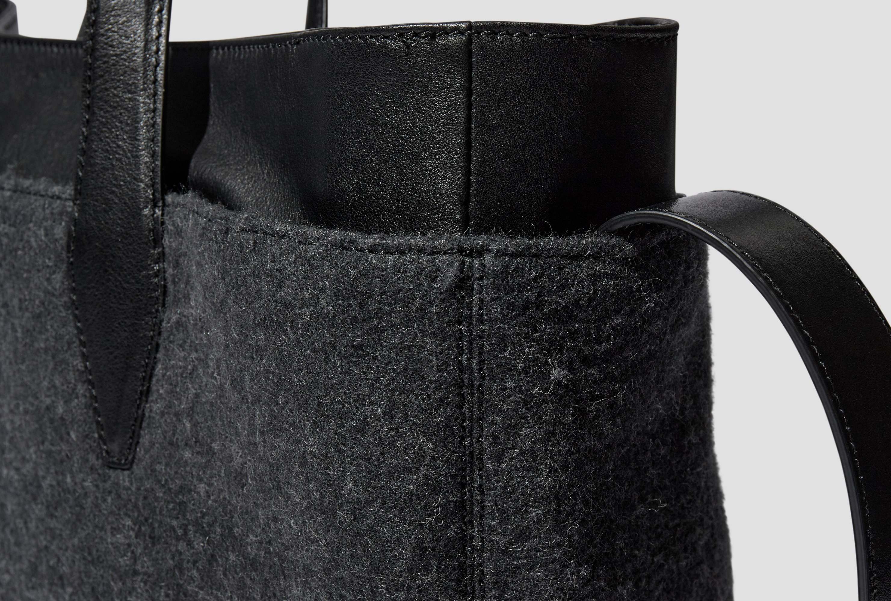 Dries Van Noten Adjustable Shoulder Strap Shoulder Bag In Black