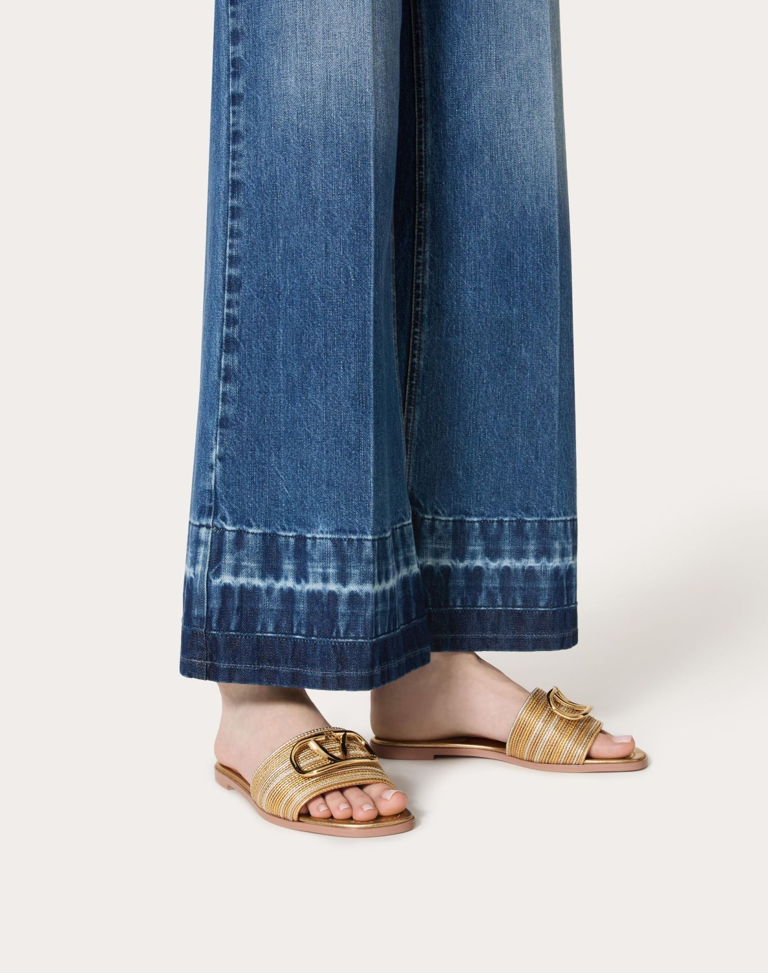 Valentino Garavani Vlogo Signature Metallic Leather Slide Sandal With Cornely Embroidery Woman Gold  In Nude