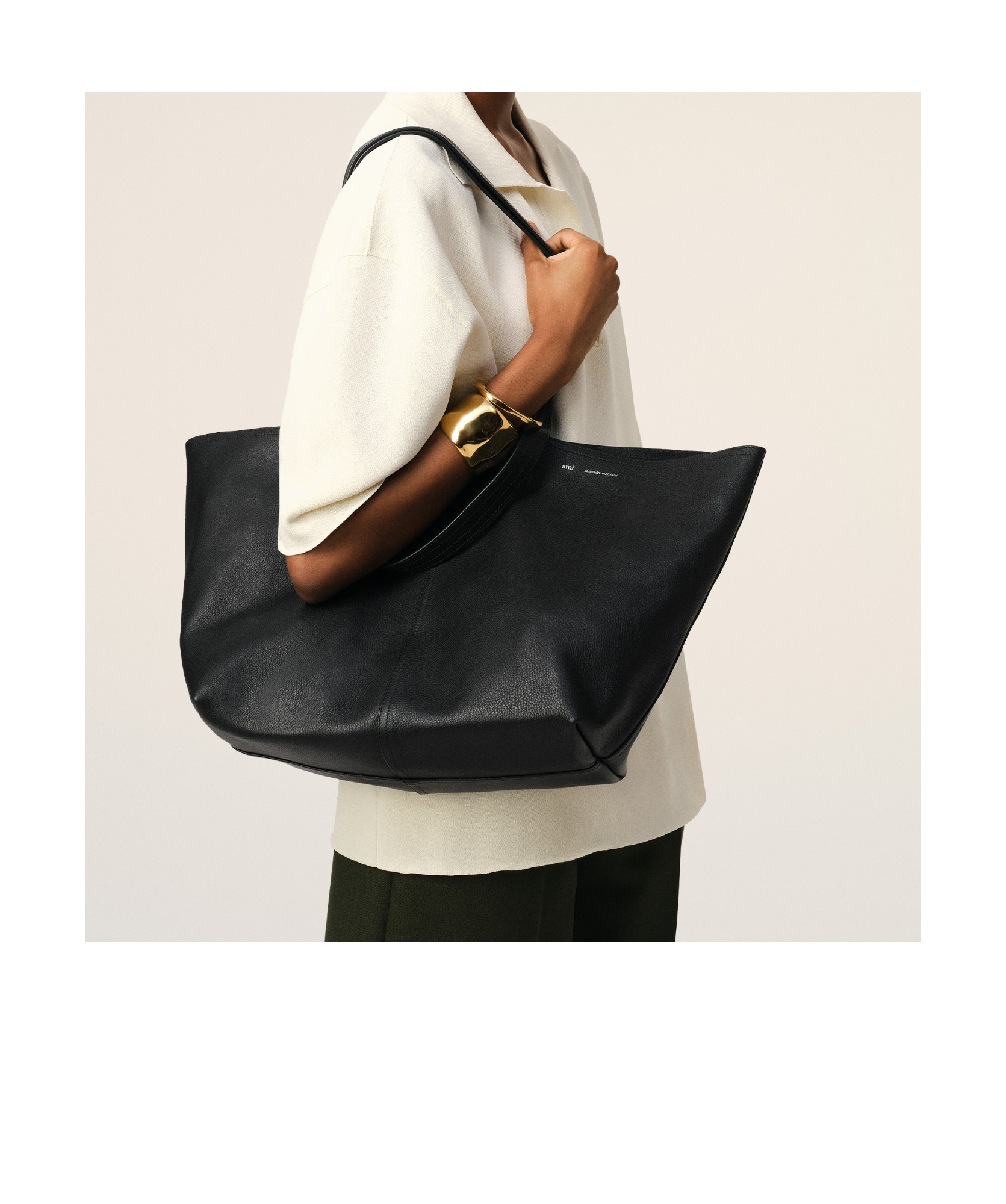 Ami Alexandre Mattiussi Letter Detail Shoulder Bag In Black