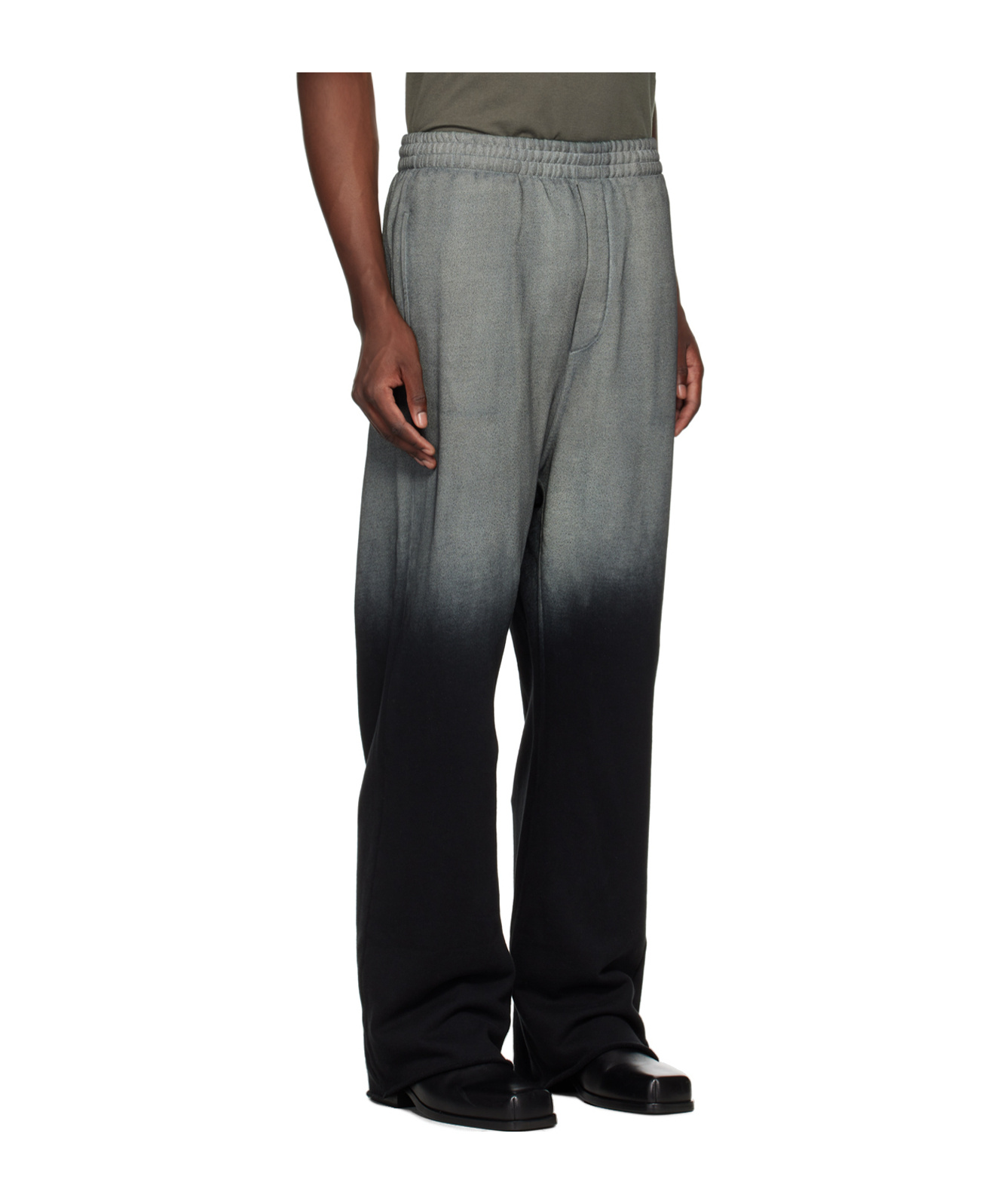 We11 Done Gradient Logo Sweatpants In Black