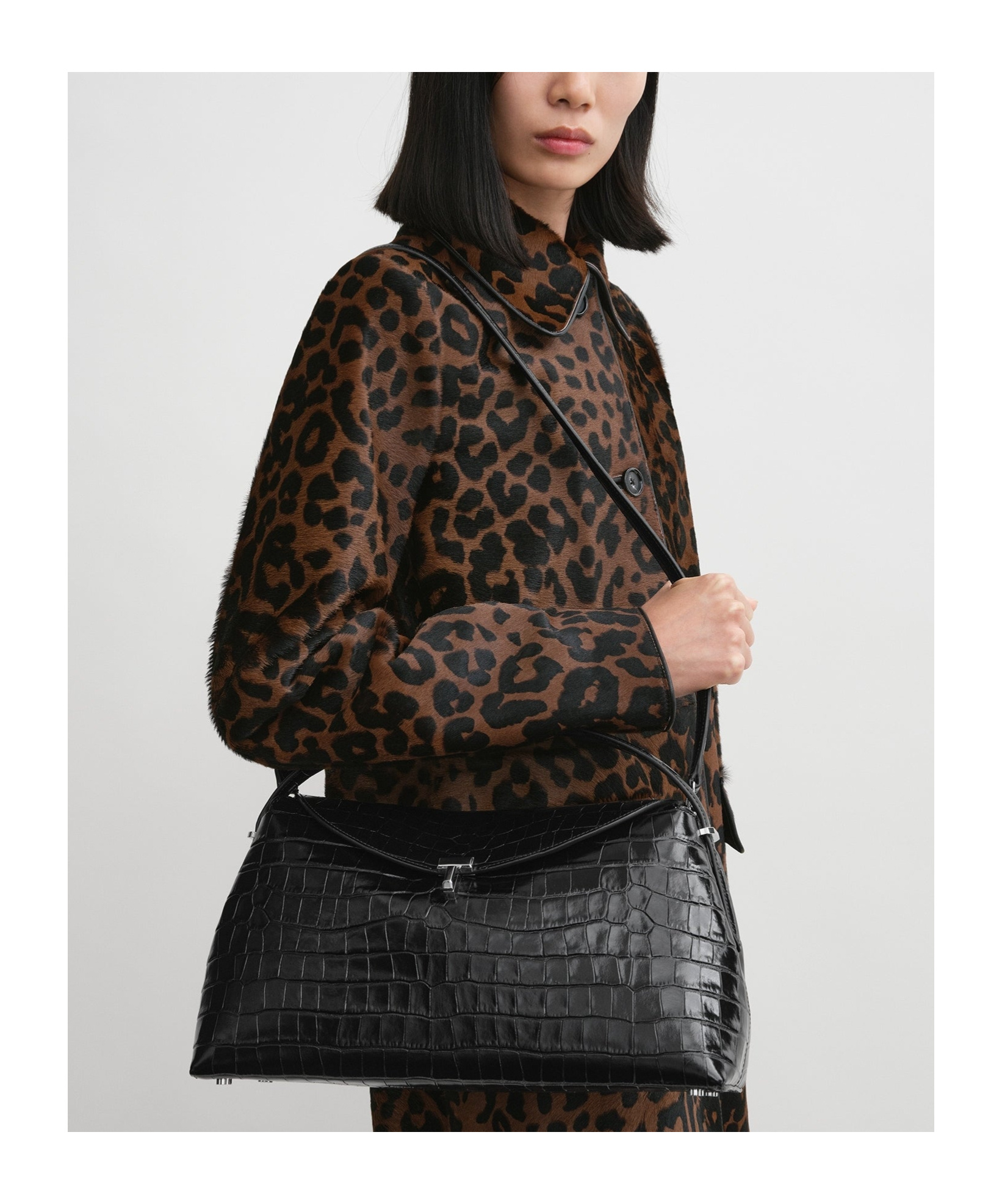 Totême T-lock Leather Tote Bag In Black