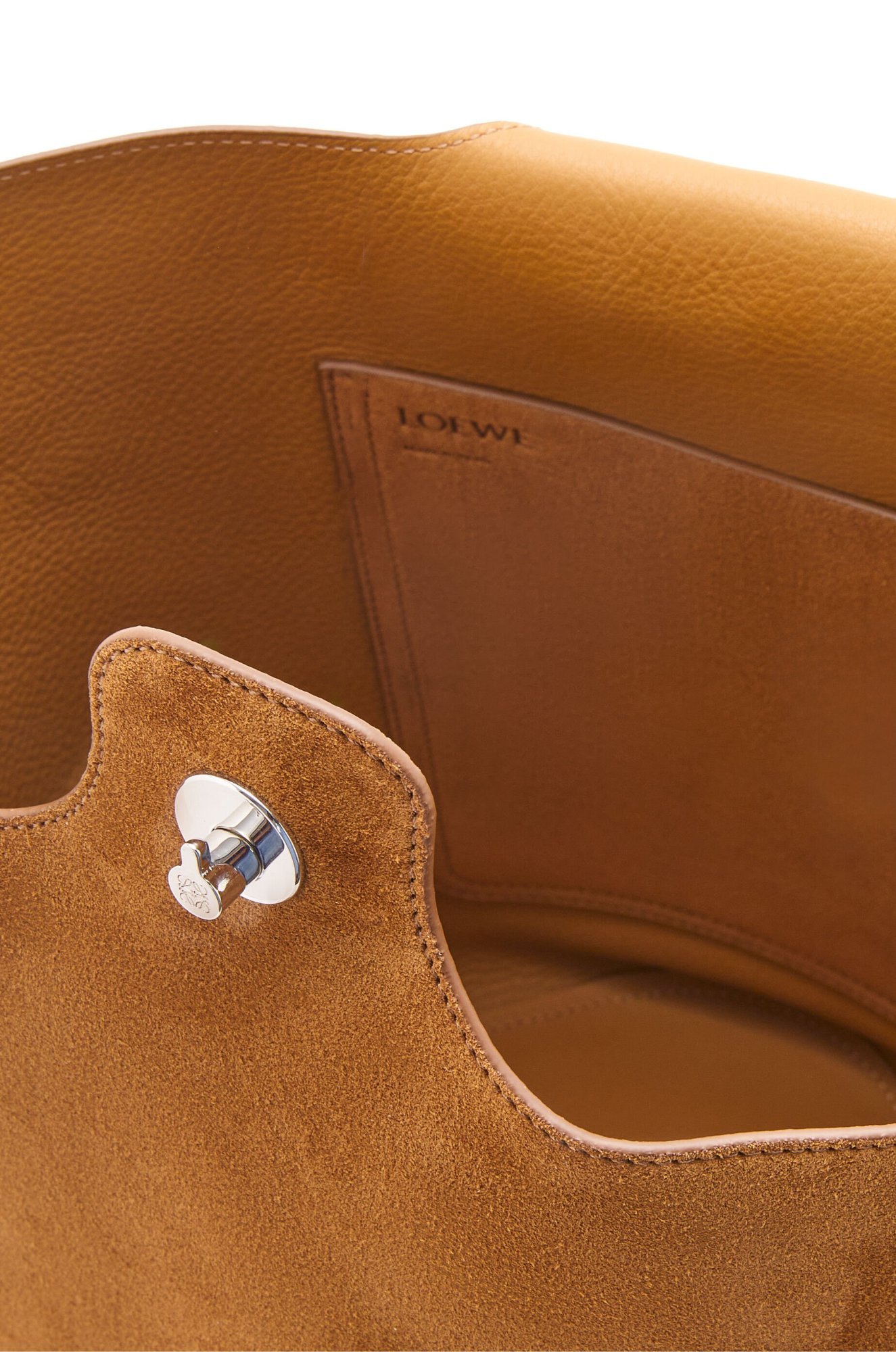 Loewe Pebble Medium Bucket Shoulder Bag In Brown