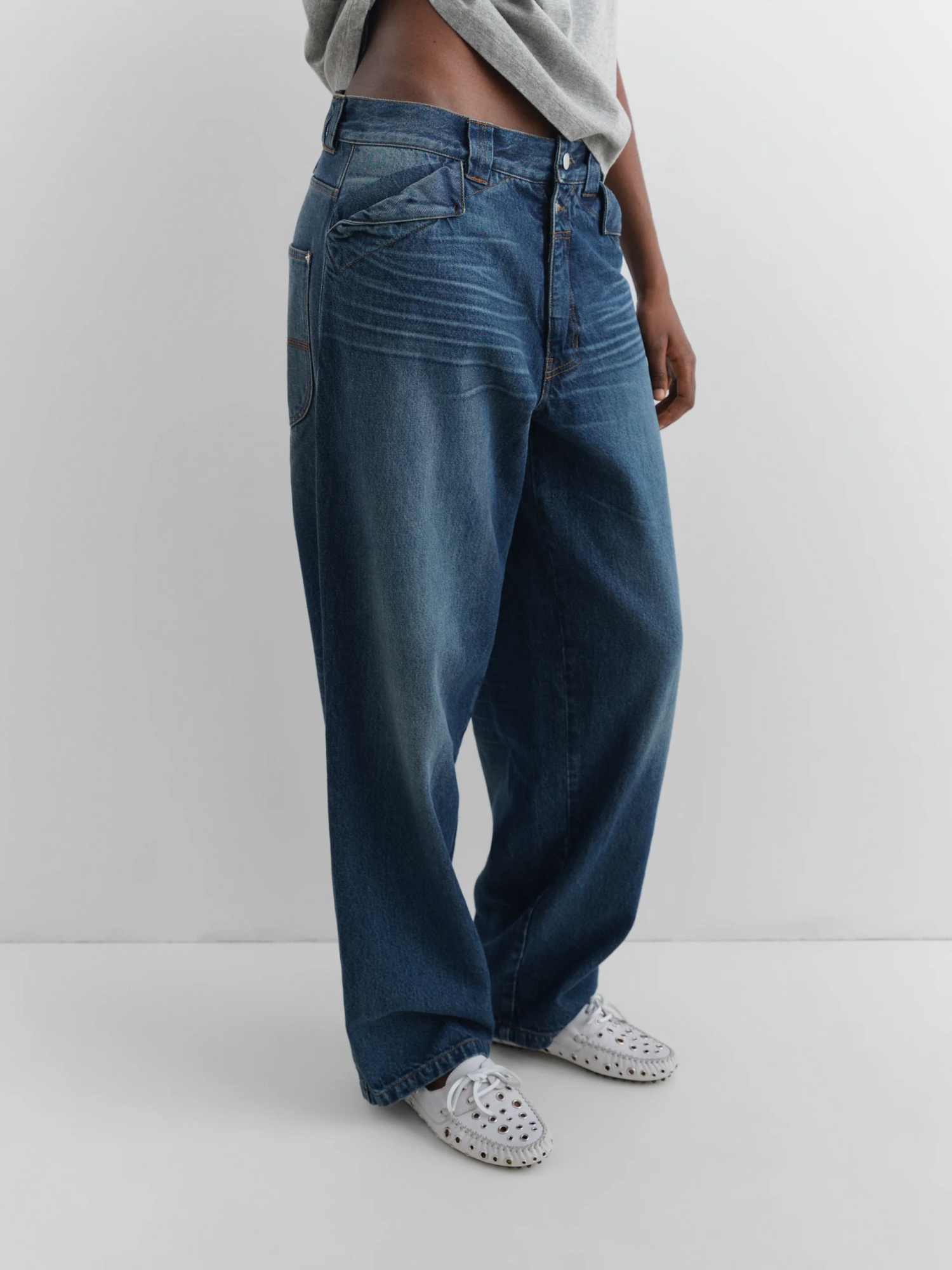 Gimaguas Suede Loafers With Bow And Perforated Design In White