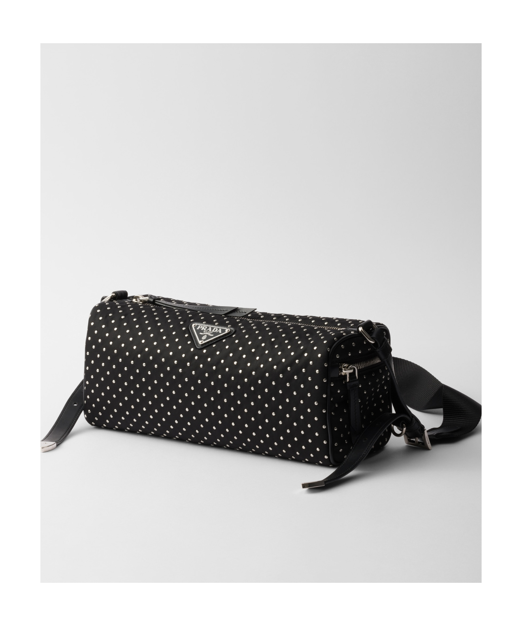 Prada Tasche Aus Re-nylon Mit Nieten In Black
