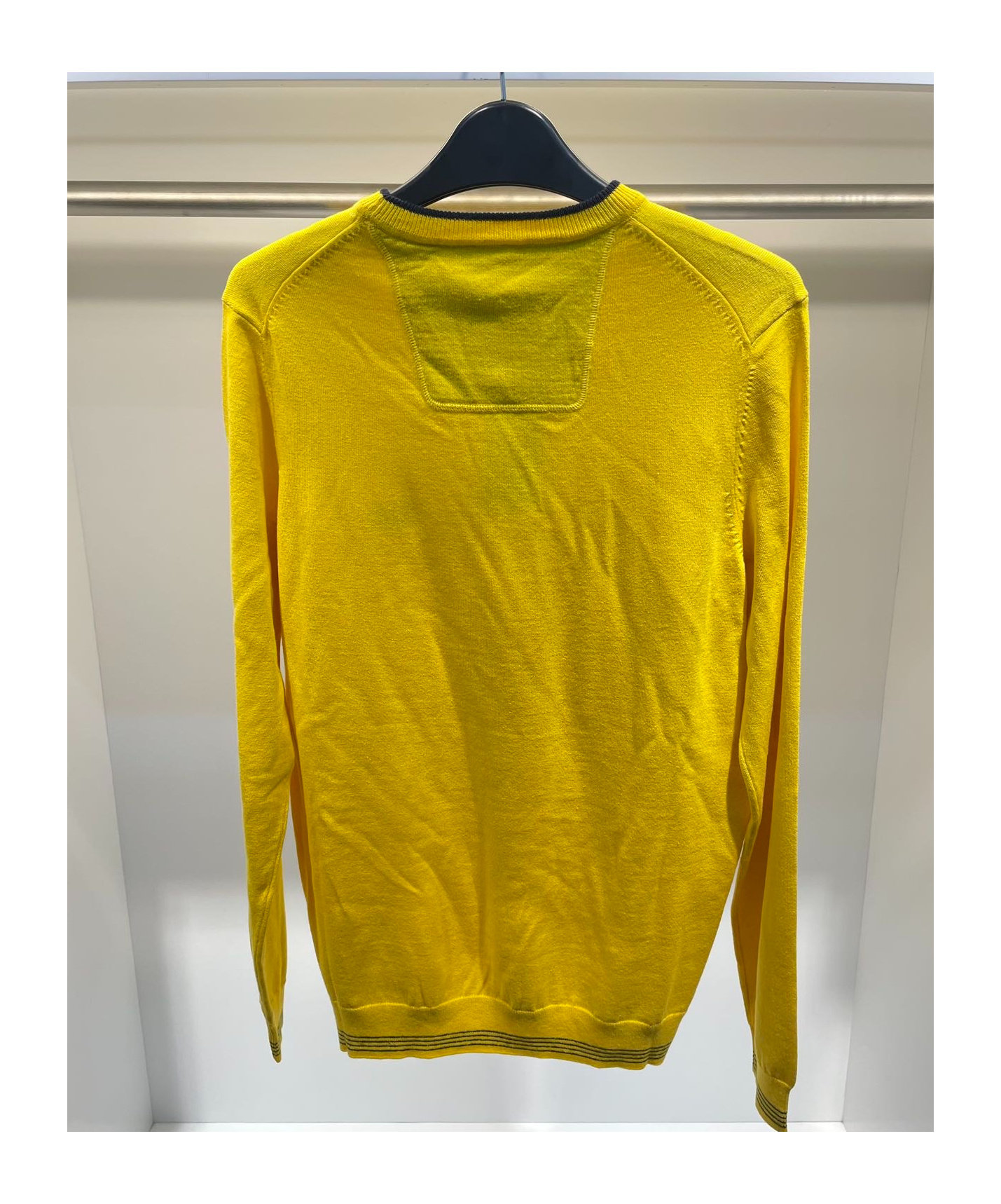 HUGO BOSS ROUND-COLLAR AND LONG-SLEEVED SWEATER
