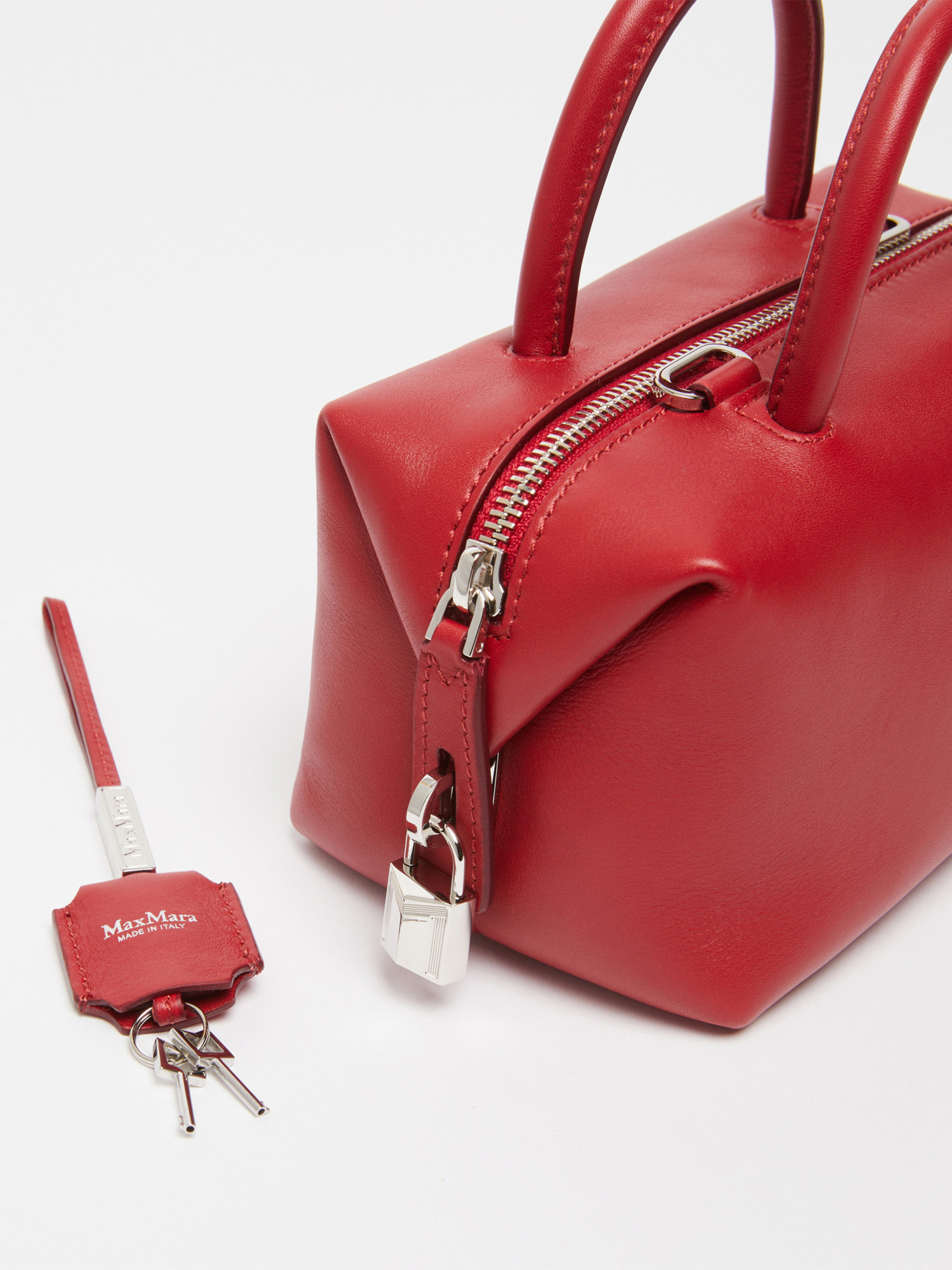 Max Mara Zippered Handbag In Red
