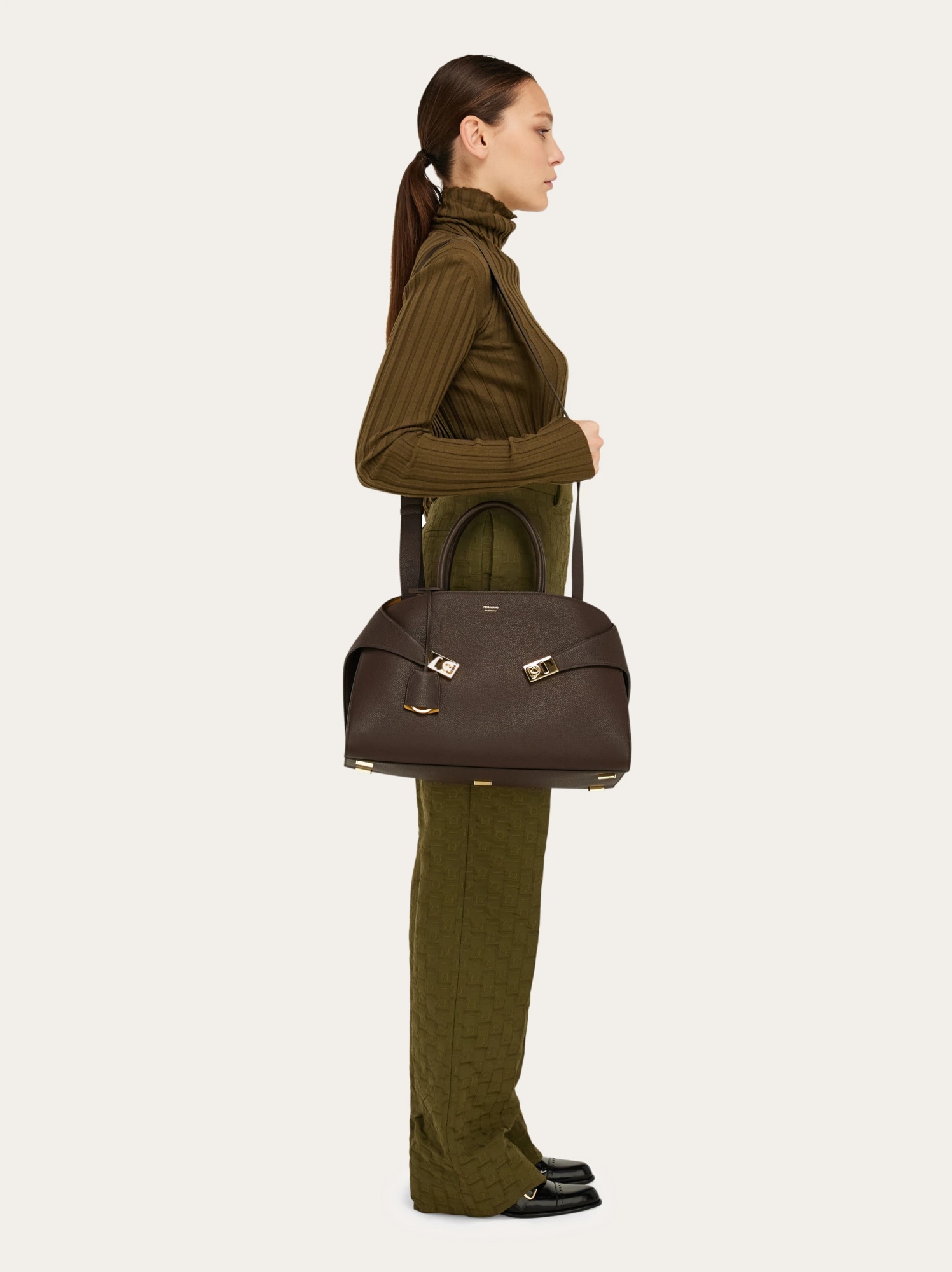 FERRAGAMO MEDIUM HUG TOTE BAG