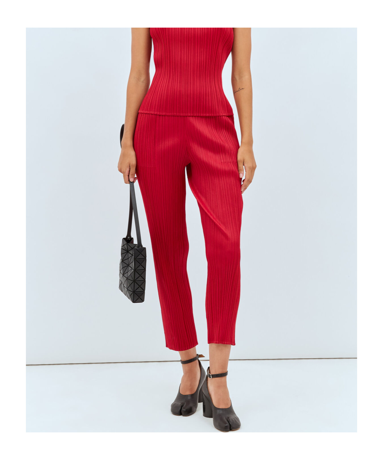 Issey Miyake Cropped Pleated Pants In Red