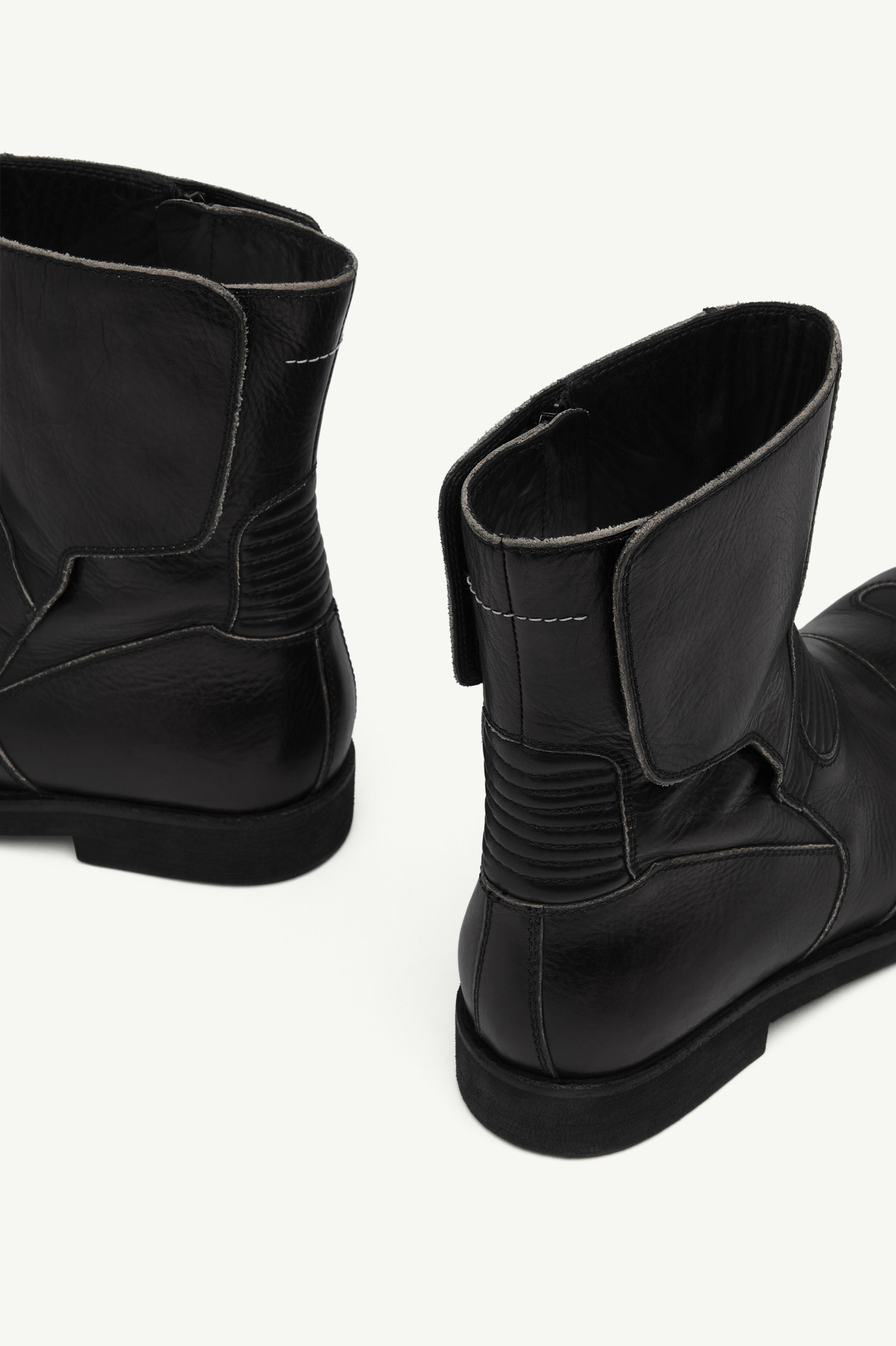 Mm6 Maison Margiela Trunk Boots In Black