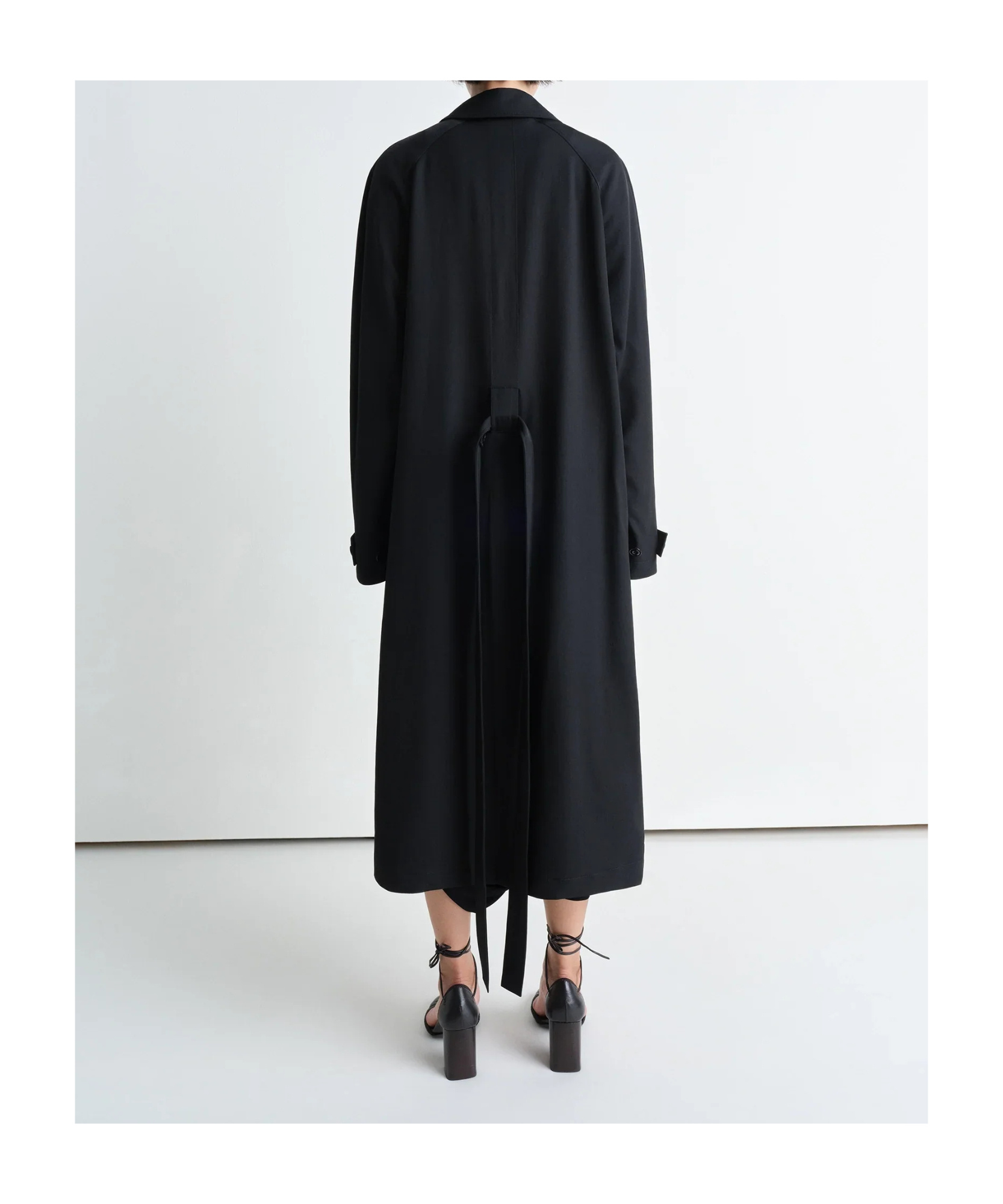 Lemaire Black Belted Lightweight Coat In Black