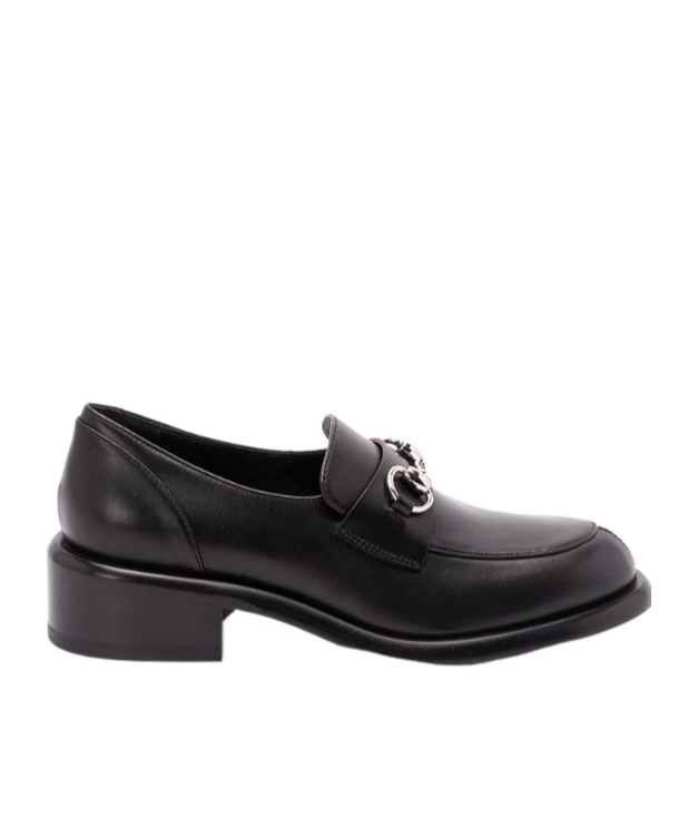 Gucci Savoy Loafers Featuring Metallic Hardware In Black