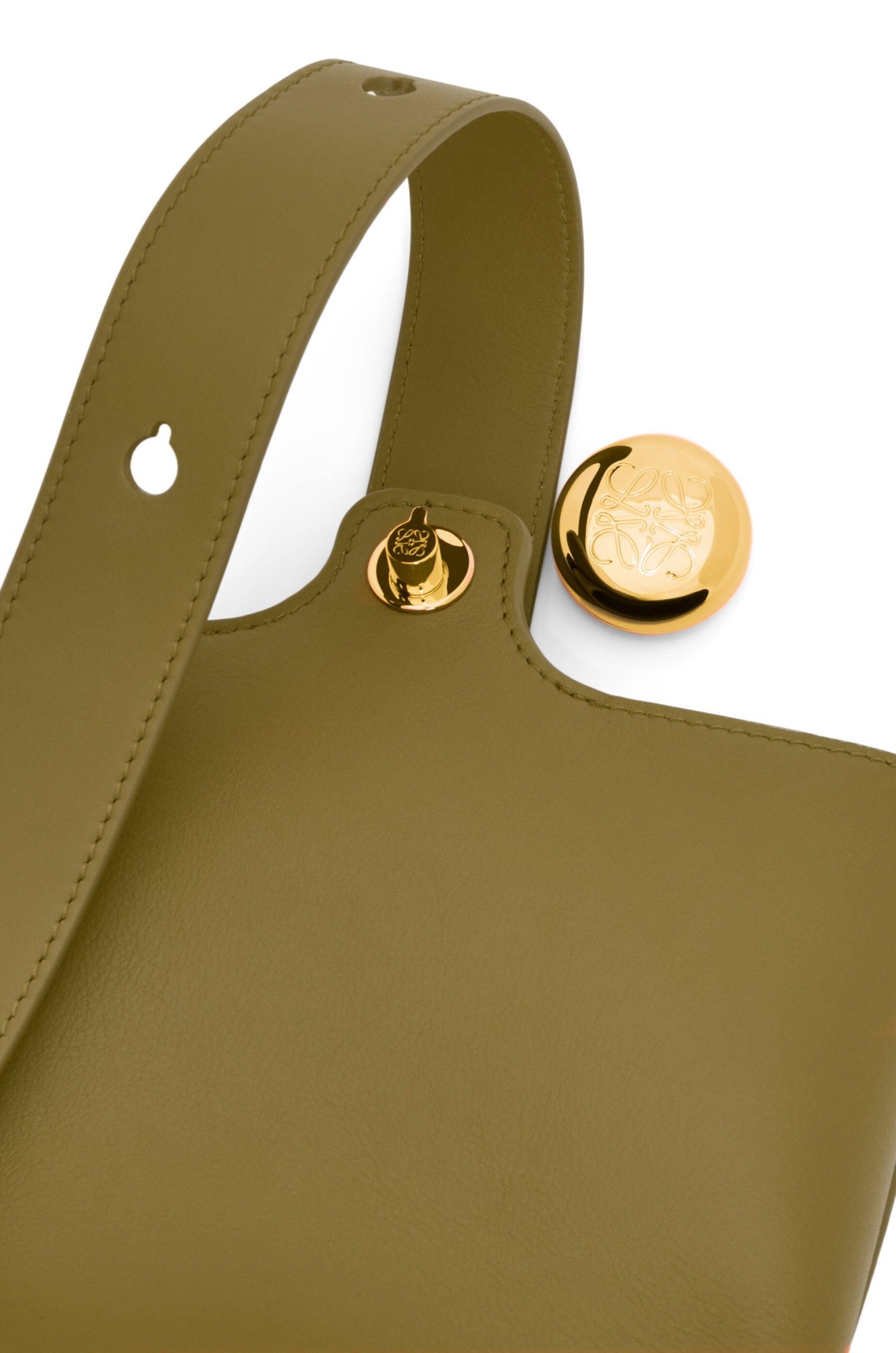 Loewe Medium Pebble Bucket Bag In Calf Leather In Green