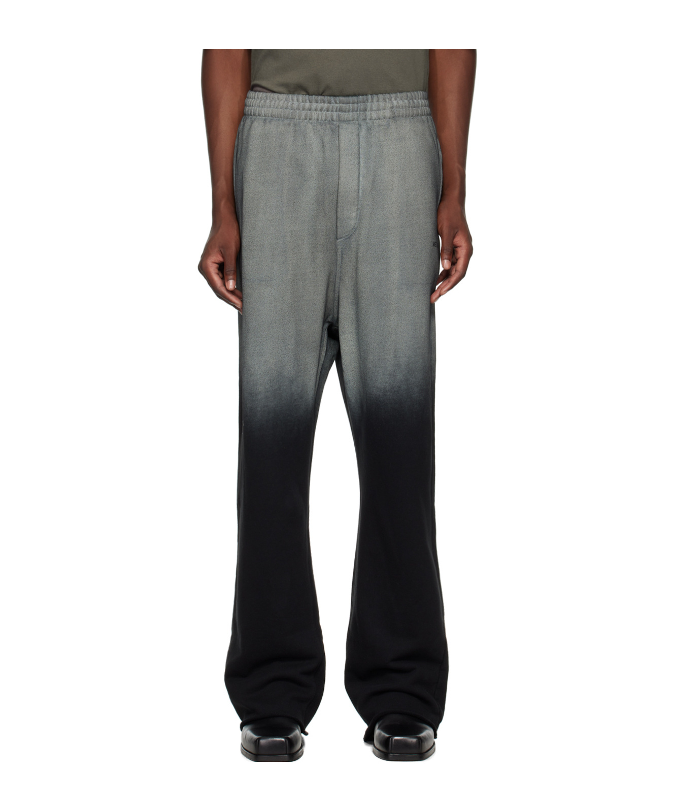 We11 Done Gradient Logo Sweatpants In Black