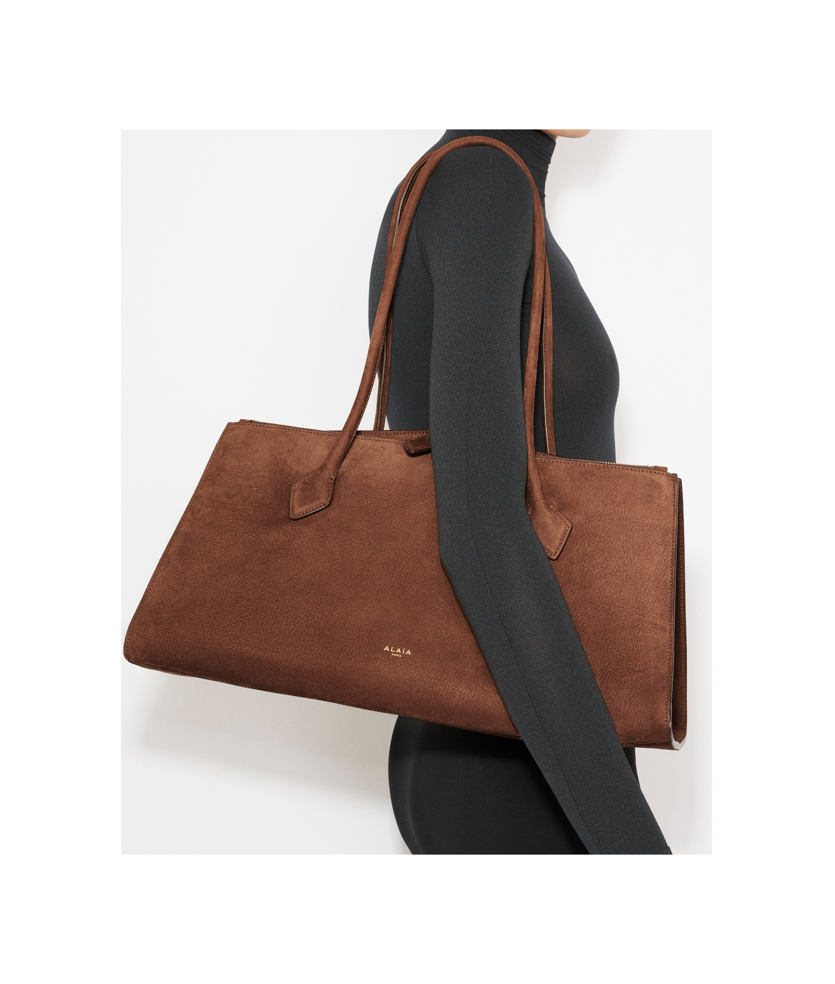 Alaïa Double Handle Shoulder Bag In Brown