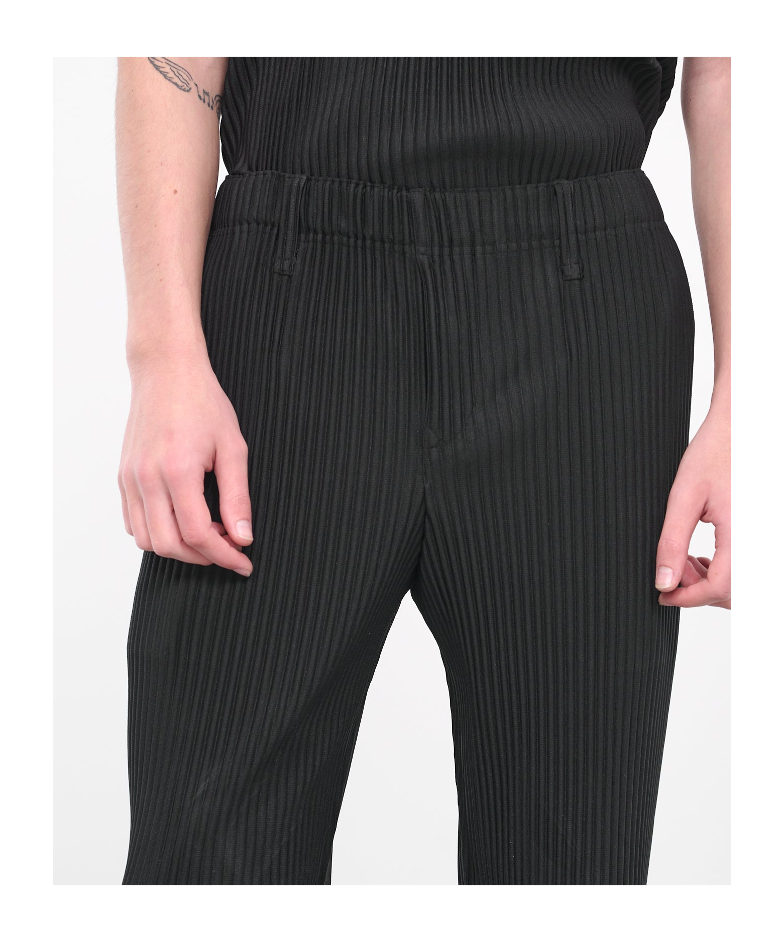 Issey Miyake Basic Tapered Plissé Trousers In Black
