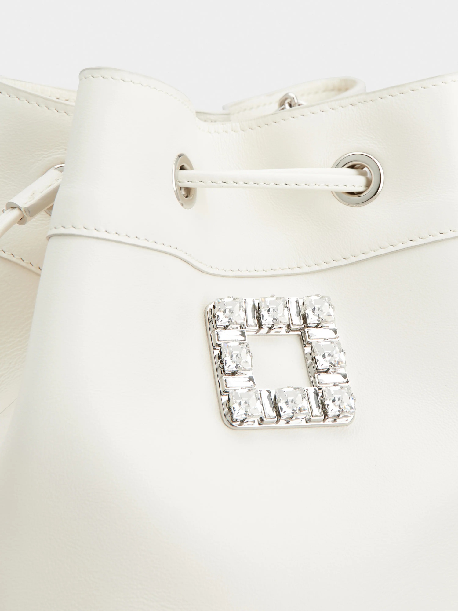 Roger Vivier Très Vivier Bucket Bag In Leather In White