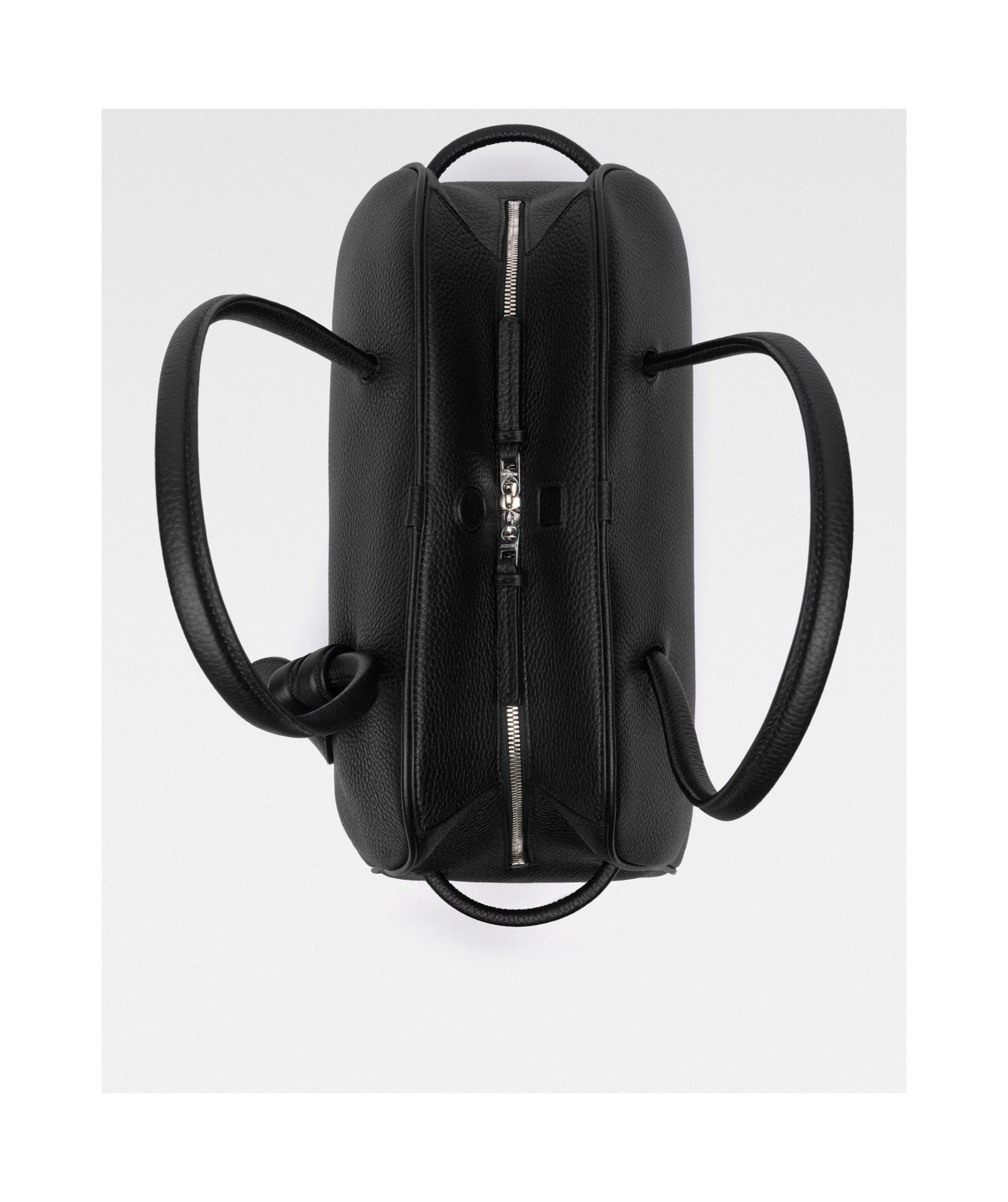 Jacquemus Le Turismo Zipped Shoulder Bag In Black